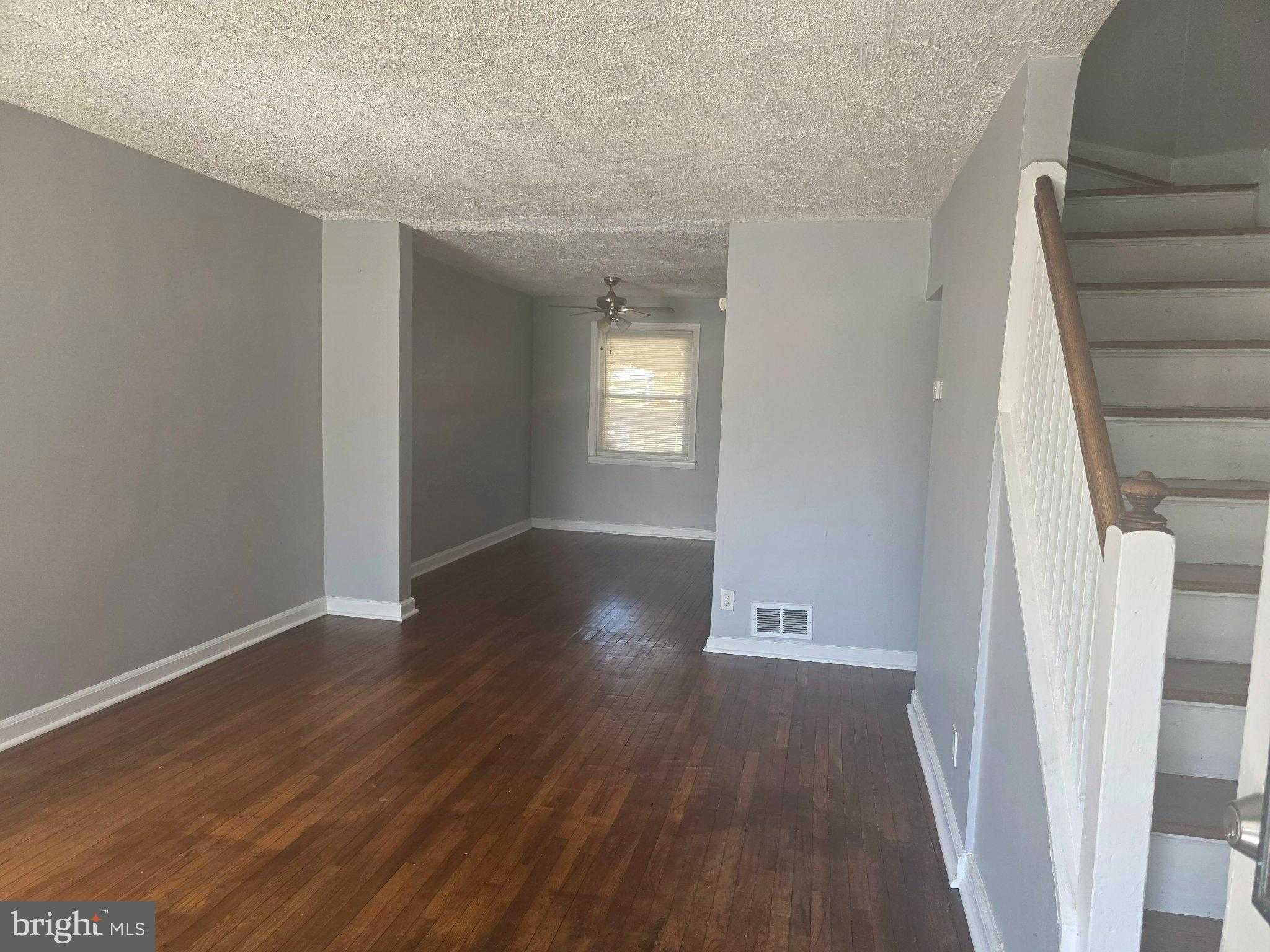 4404 Mountview Rd photo 2