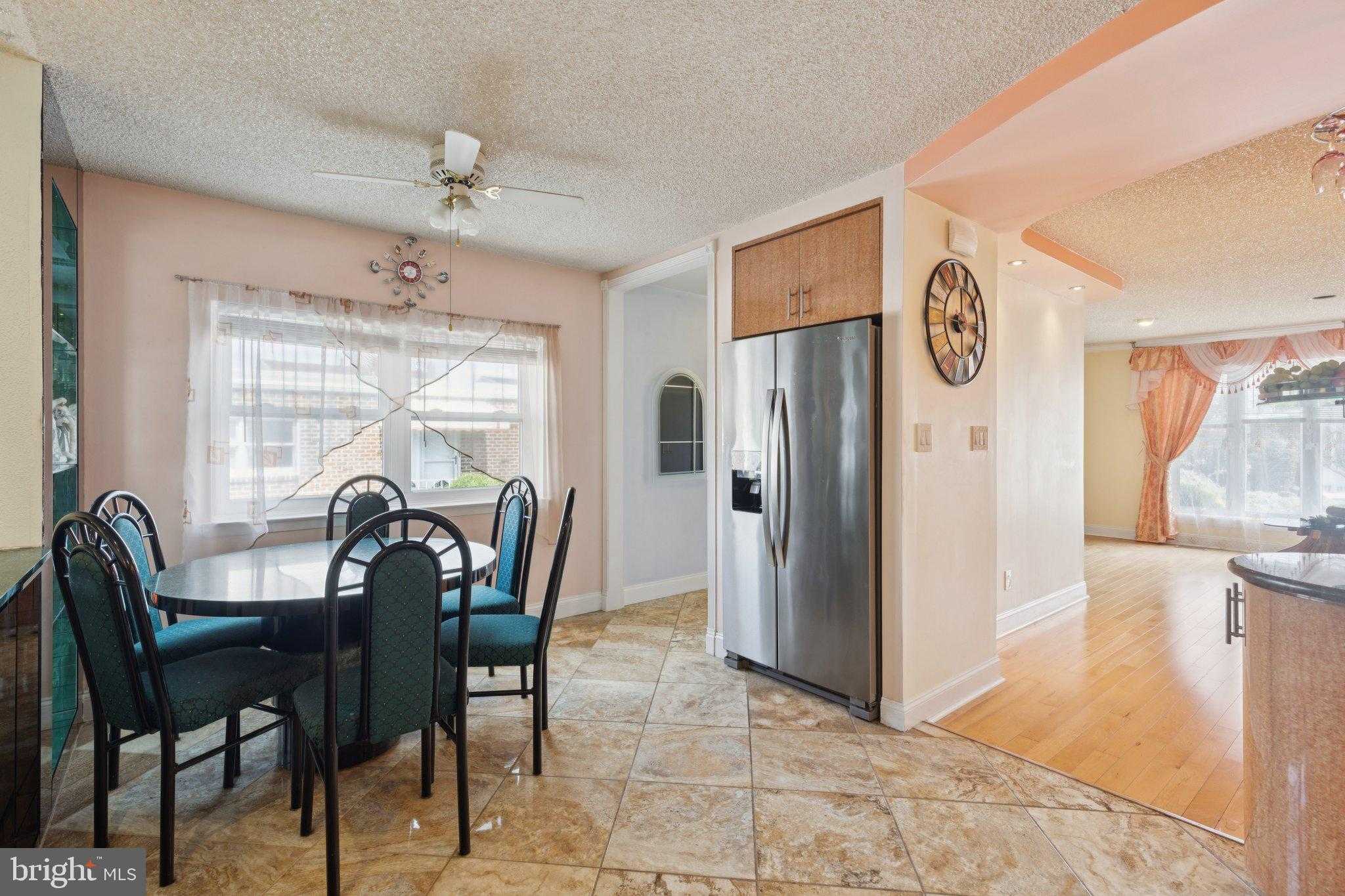 1928 Kentwood St photo 27