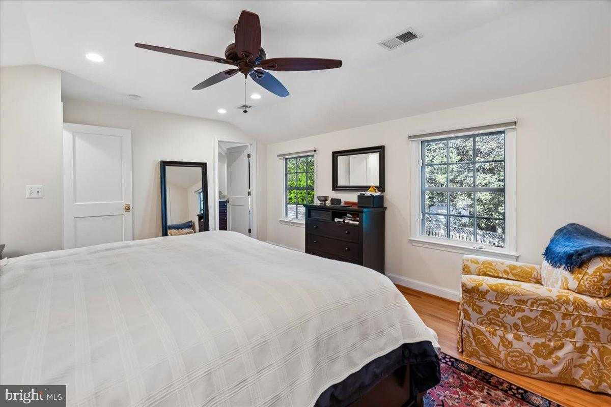 7910 Kentbury Dr photo 35