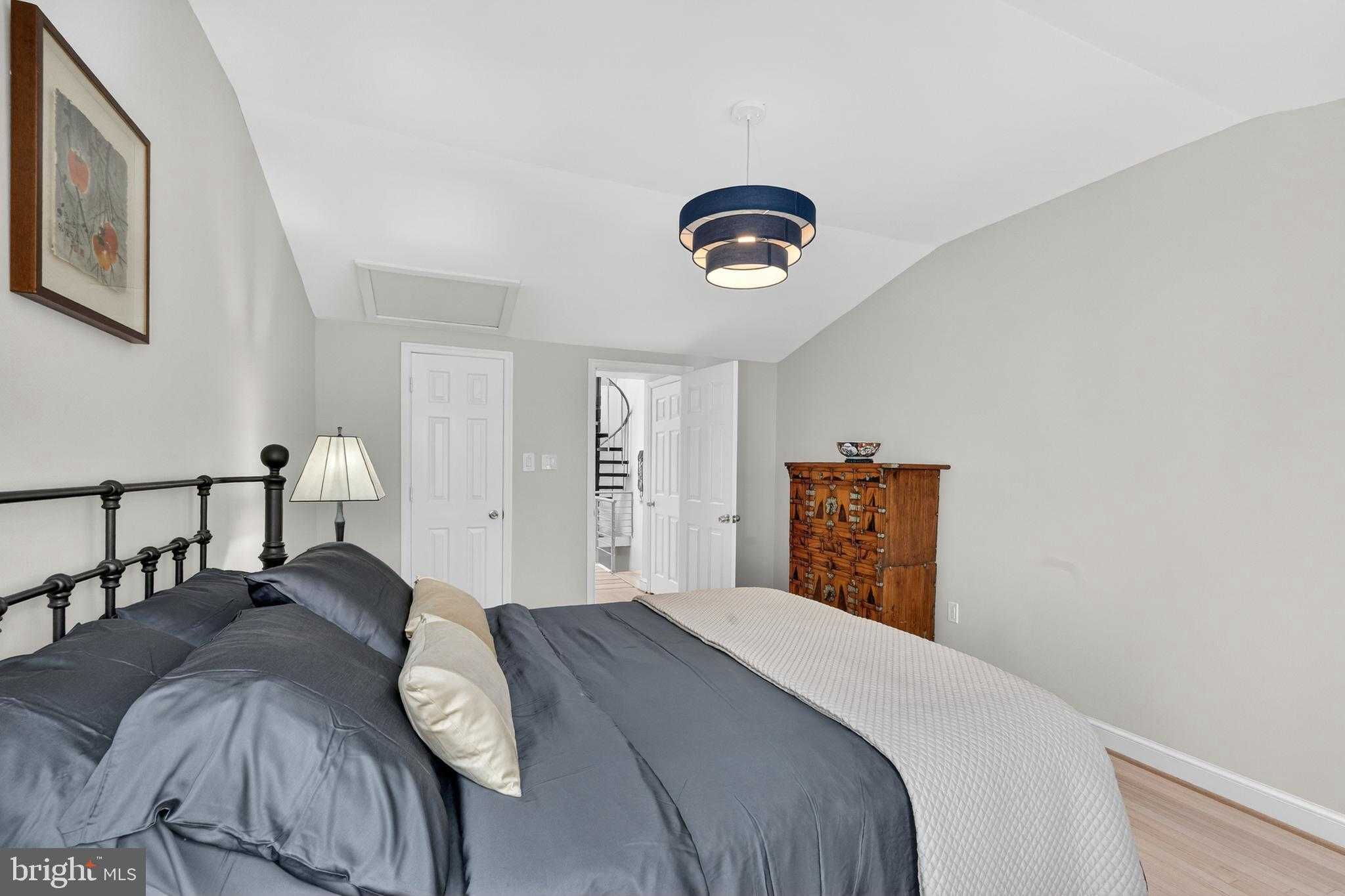 215 S Payne St photo 38