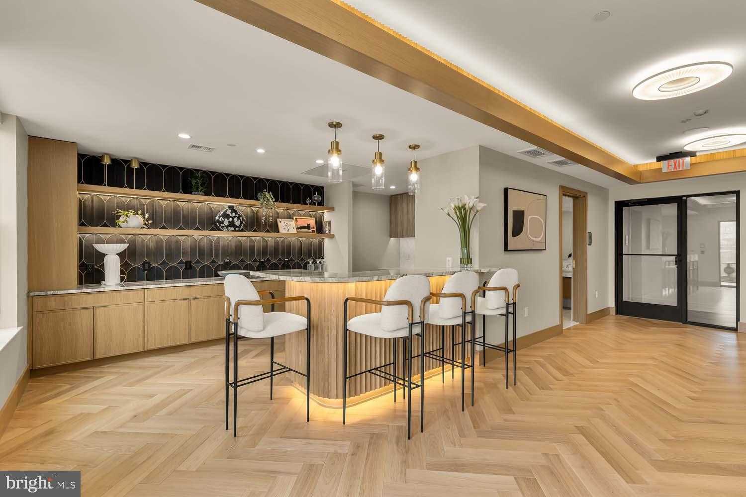 811 N Columbus St photo 9