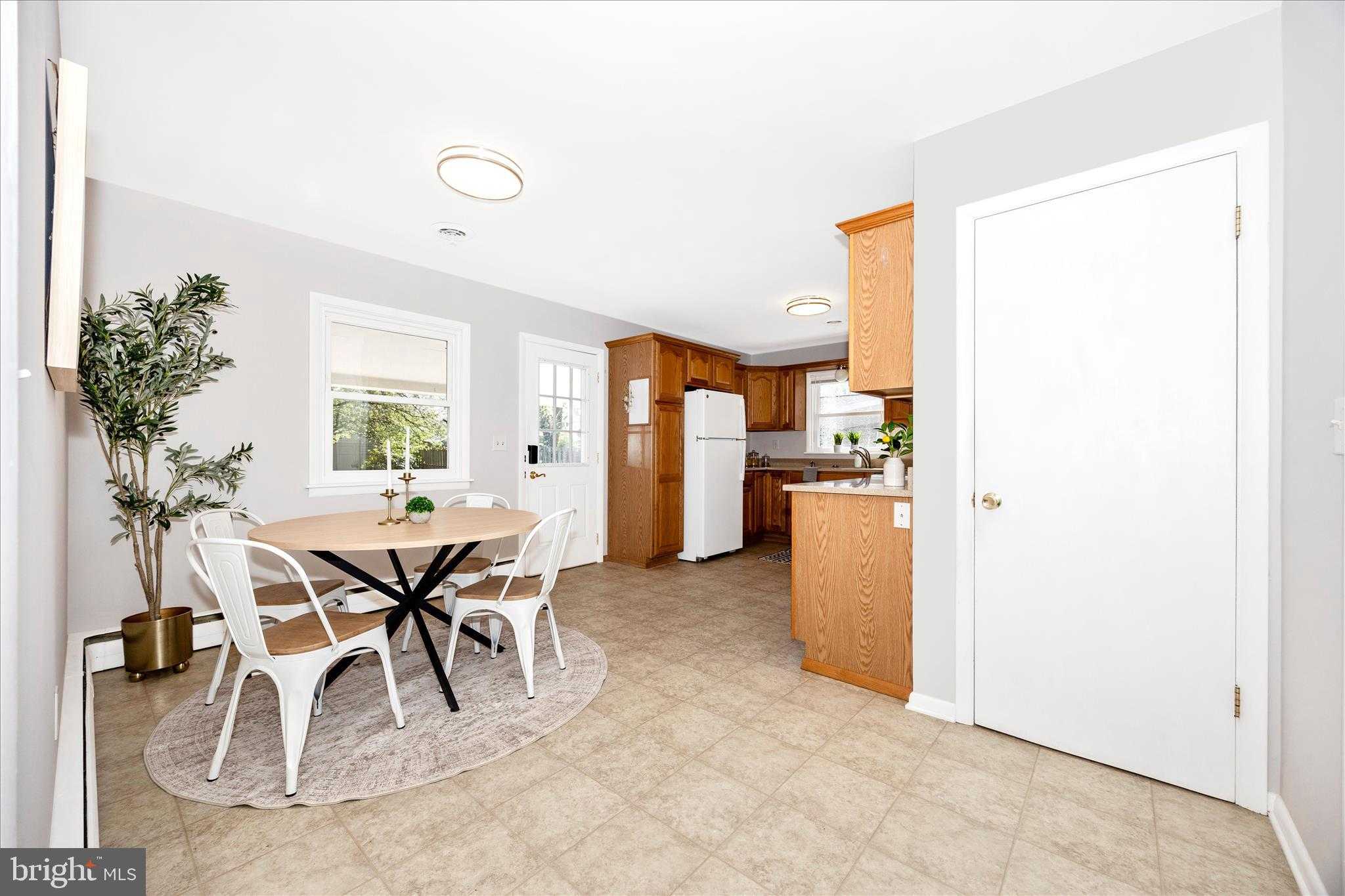 504 Valley St photo 11