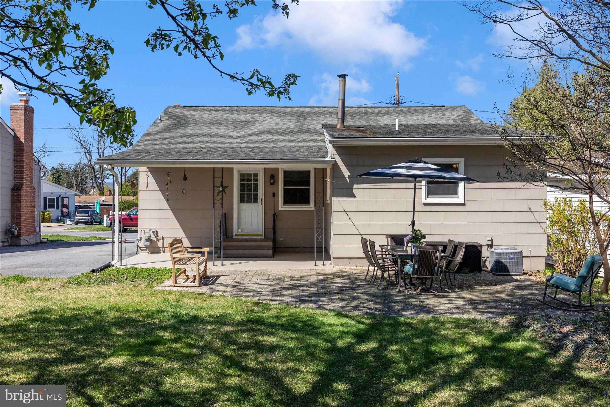 504 Valley St photo 32