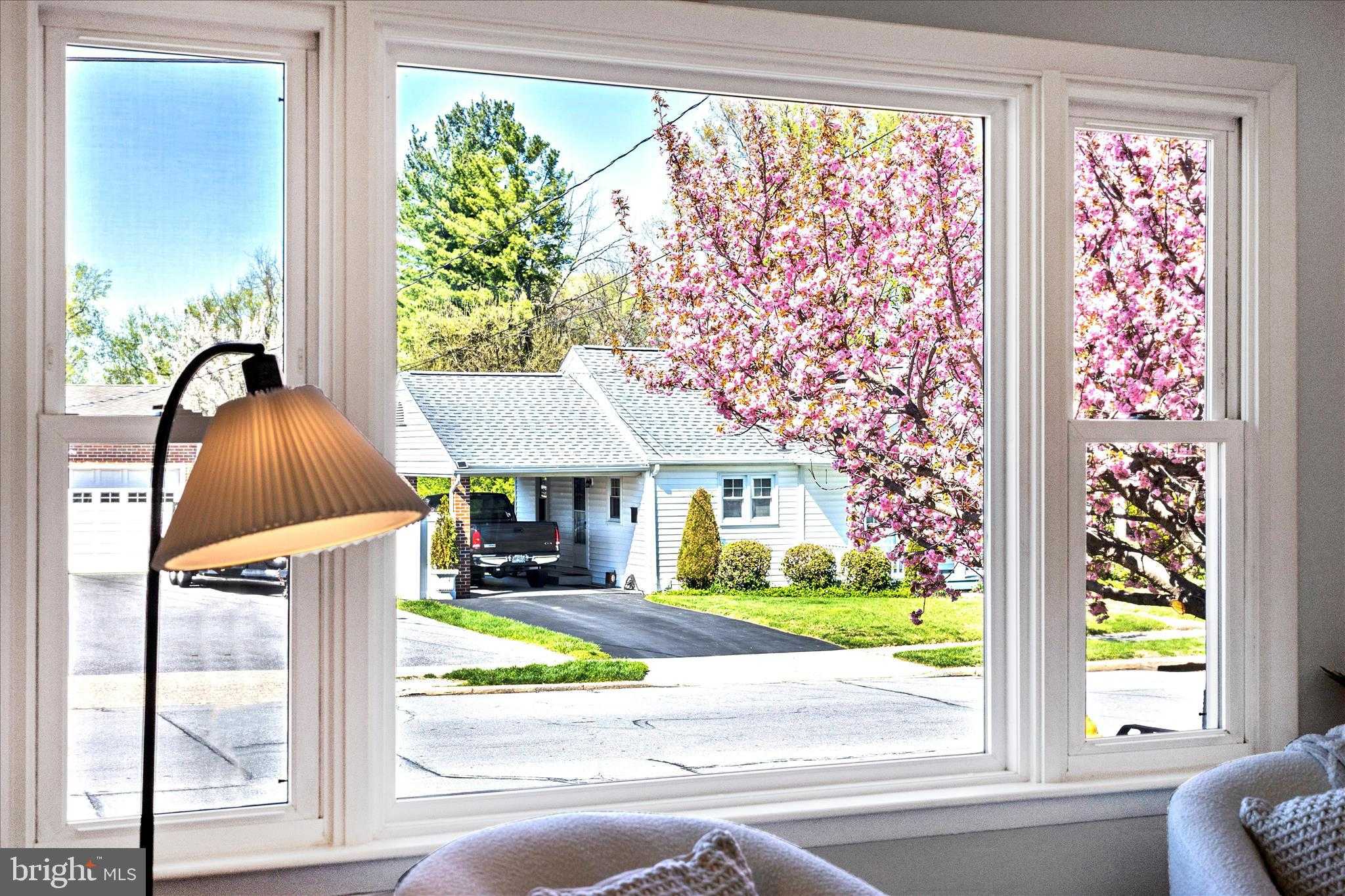 504 Valley St photo 8