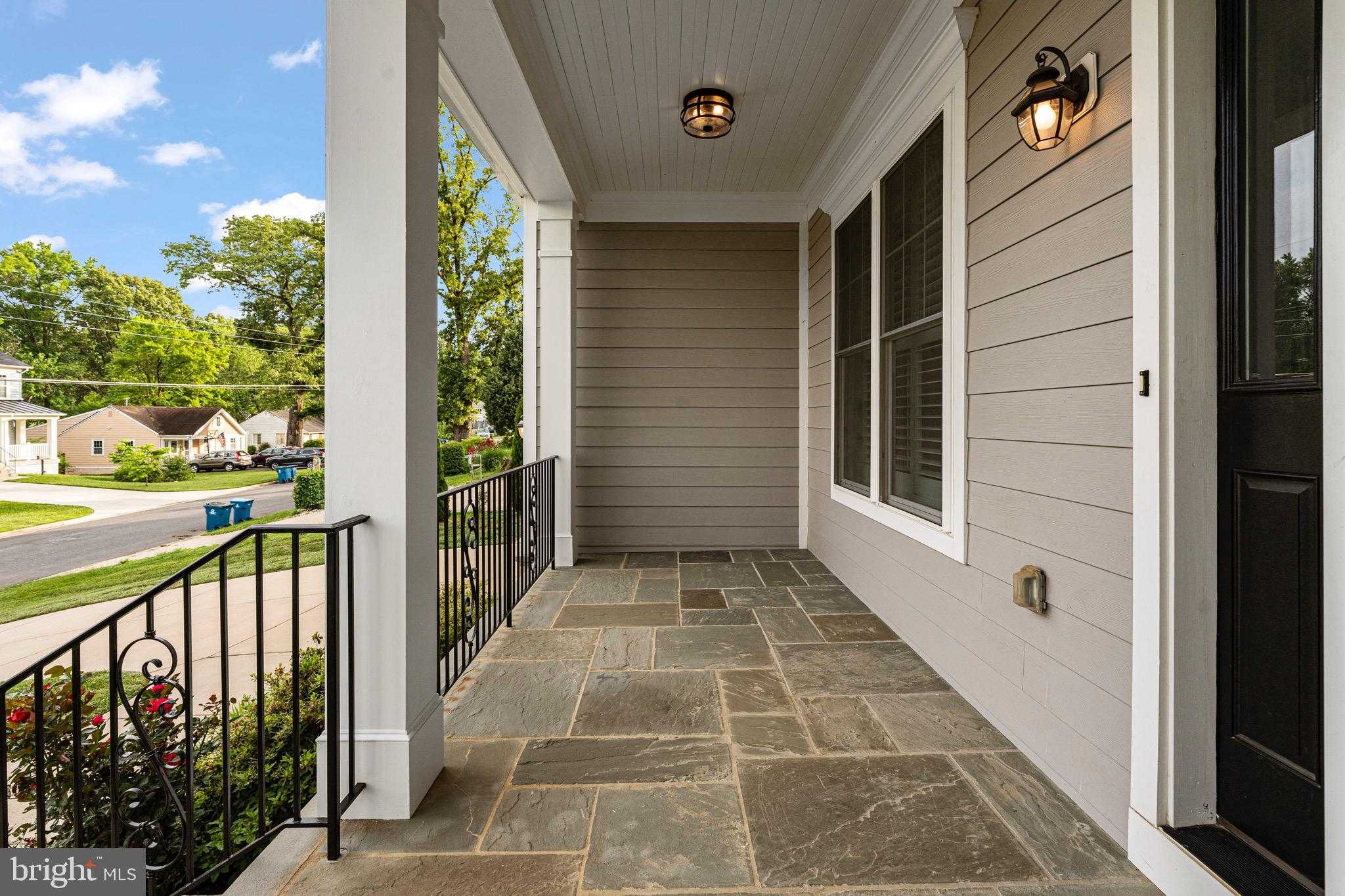 7606 Leonard Dr photo 4