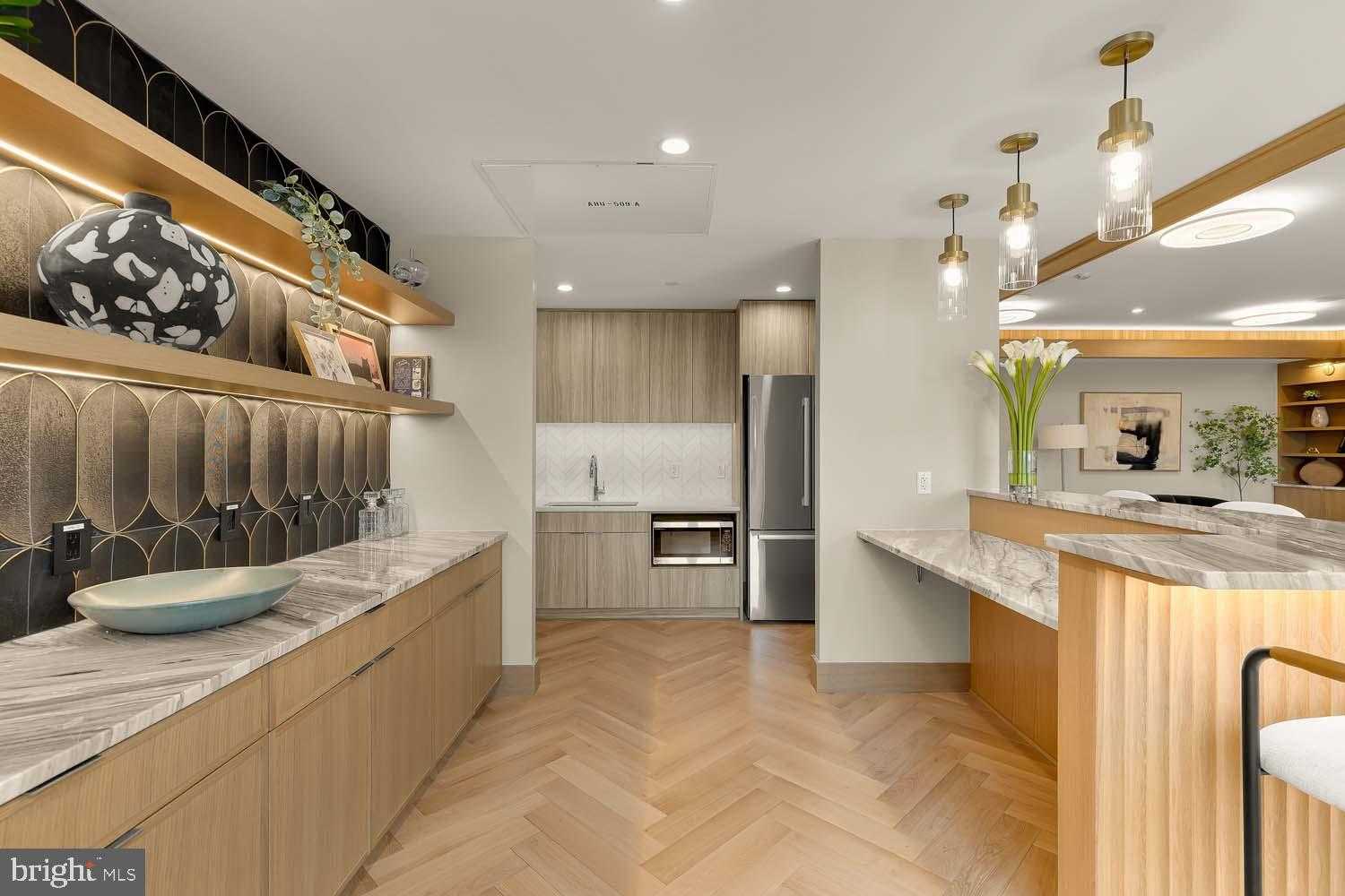 811 N Columbus St photo 10