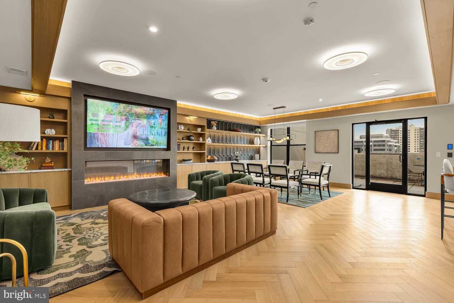 811 N Columbus St photo 8