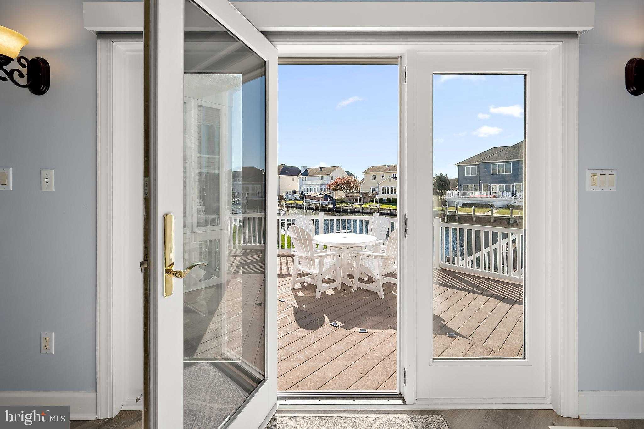 8 Leslie Mews photo 32