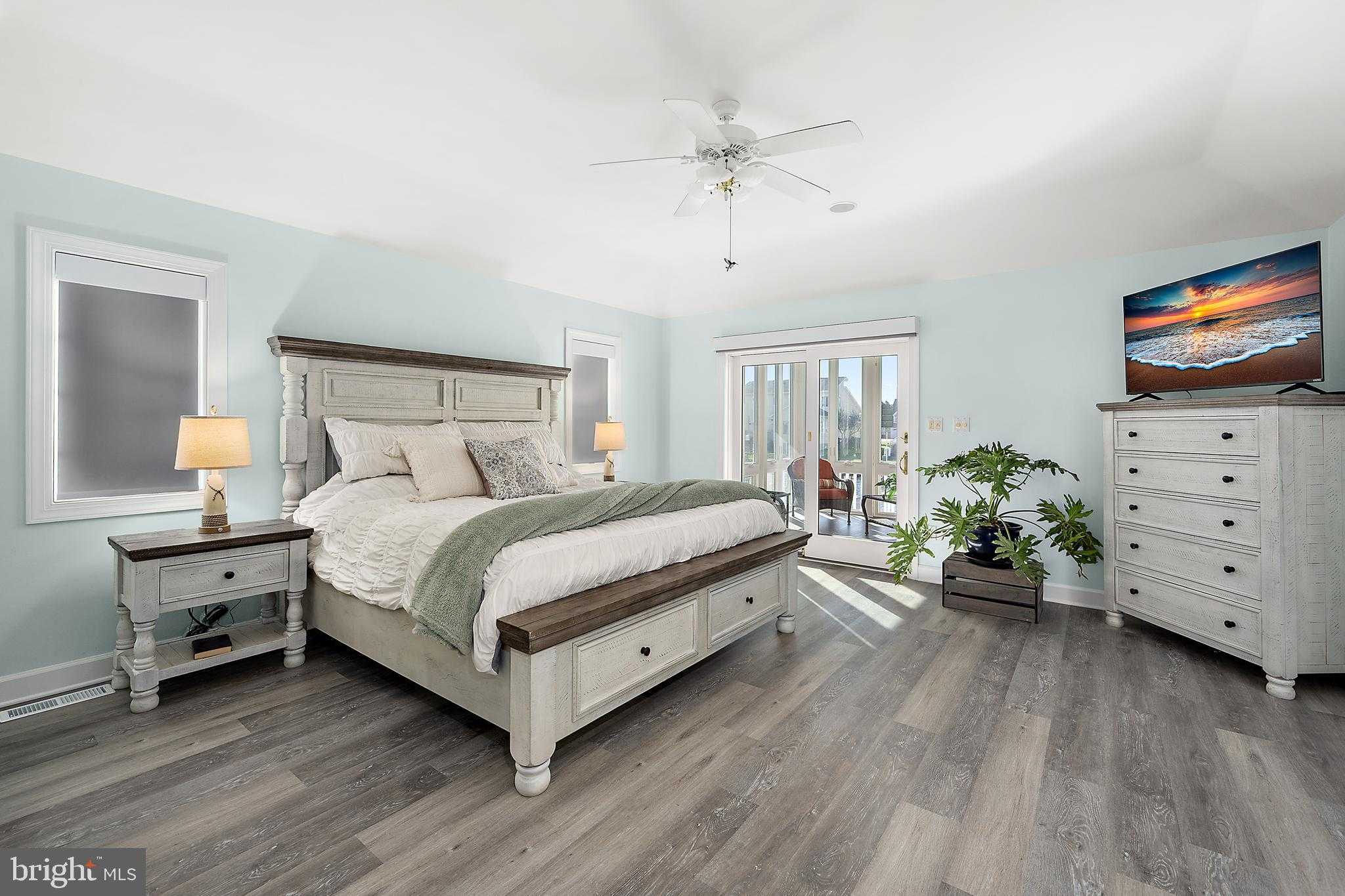 8 Leslie Mews photo 37