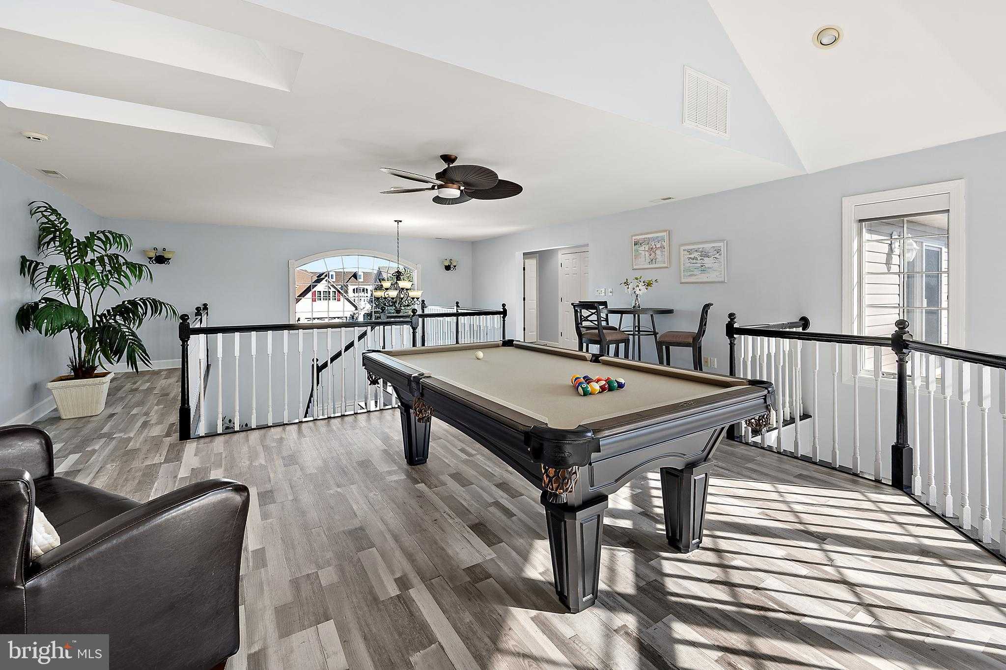 8 Leslie Mews photo 55