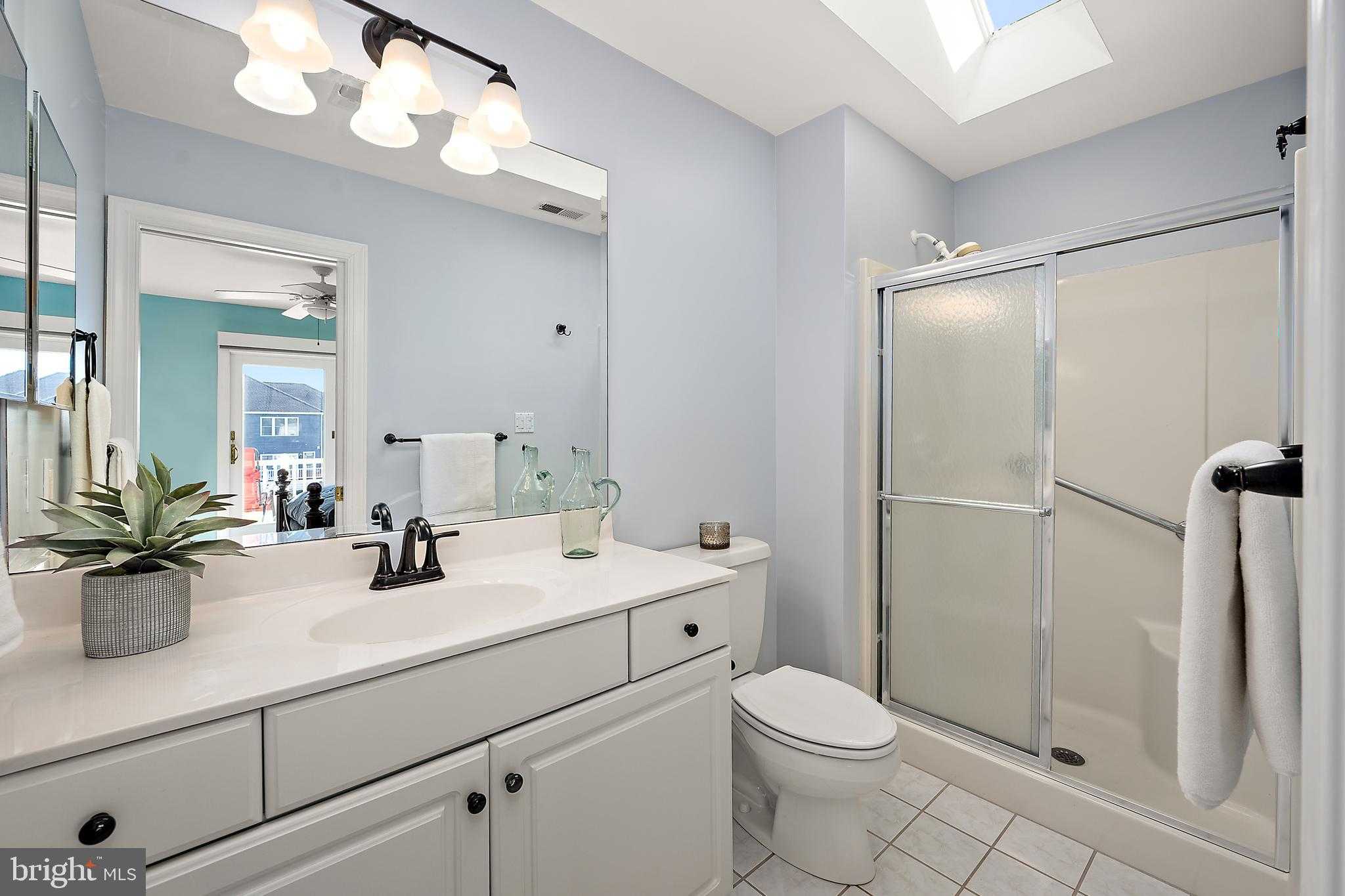 8 Leslie Mews photo 60