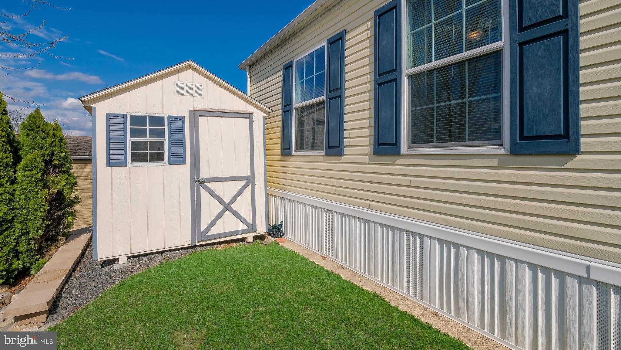 154 Hillside CT photo 3