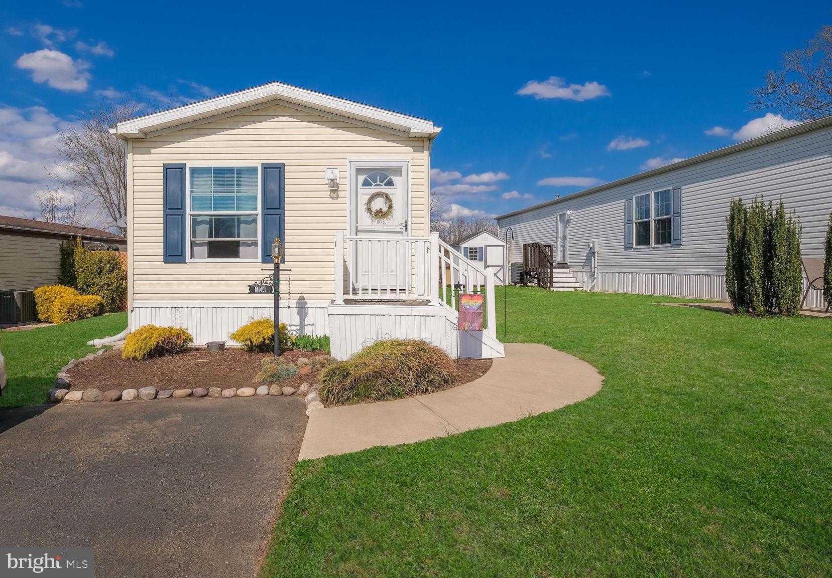 154 Hillside CT photo 4