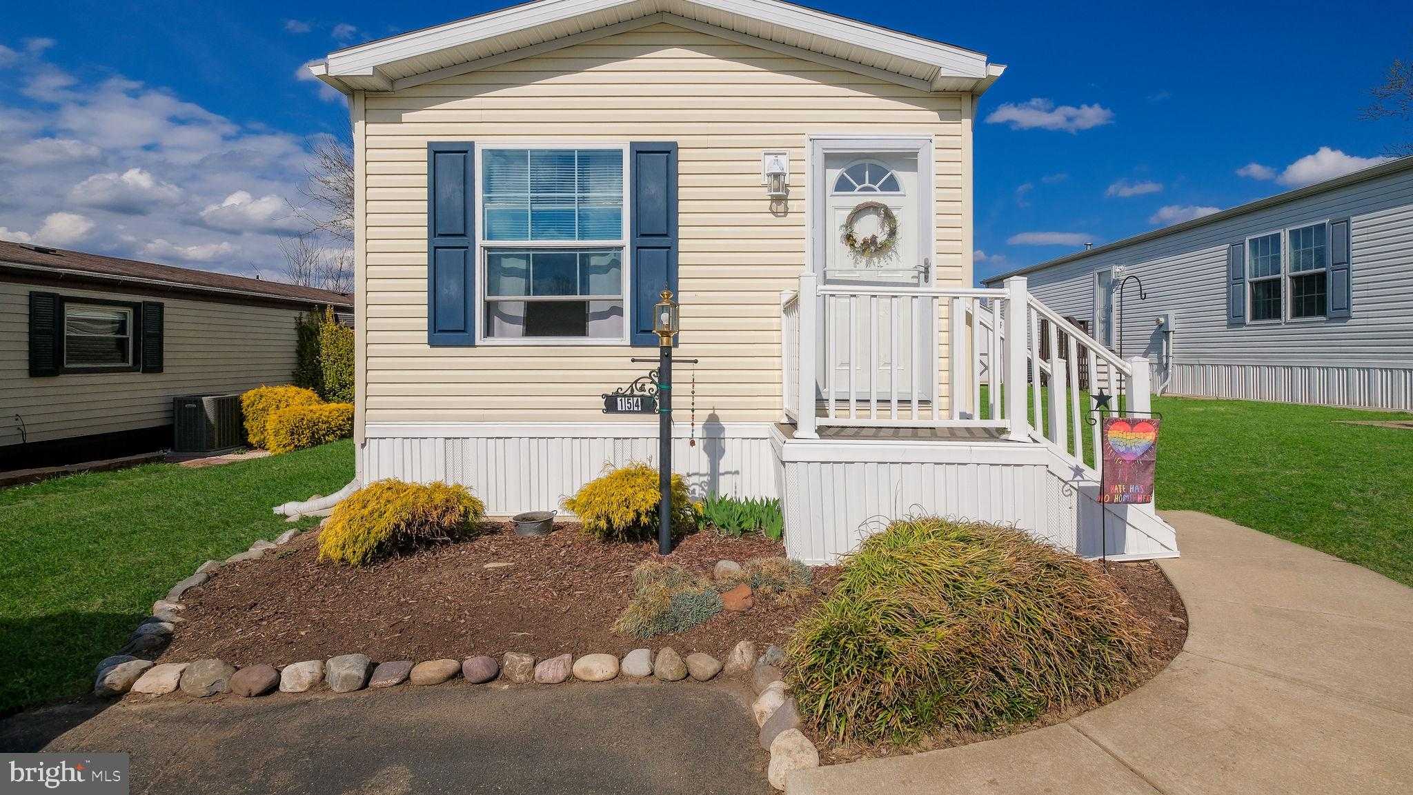 154 Hillside CT photo 5