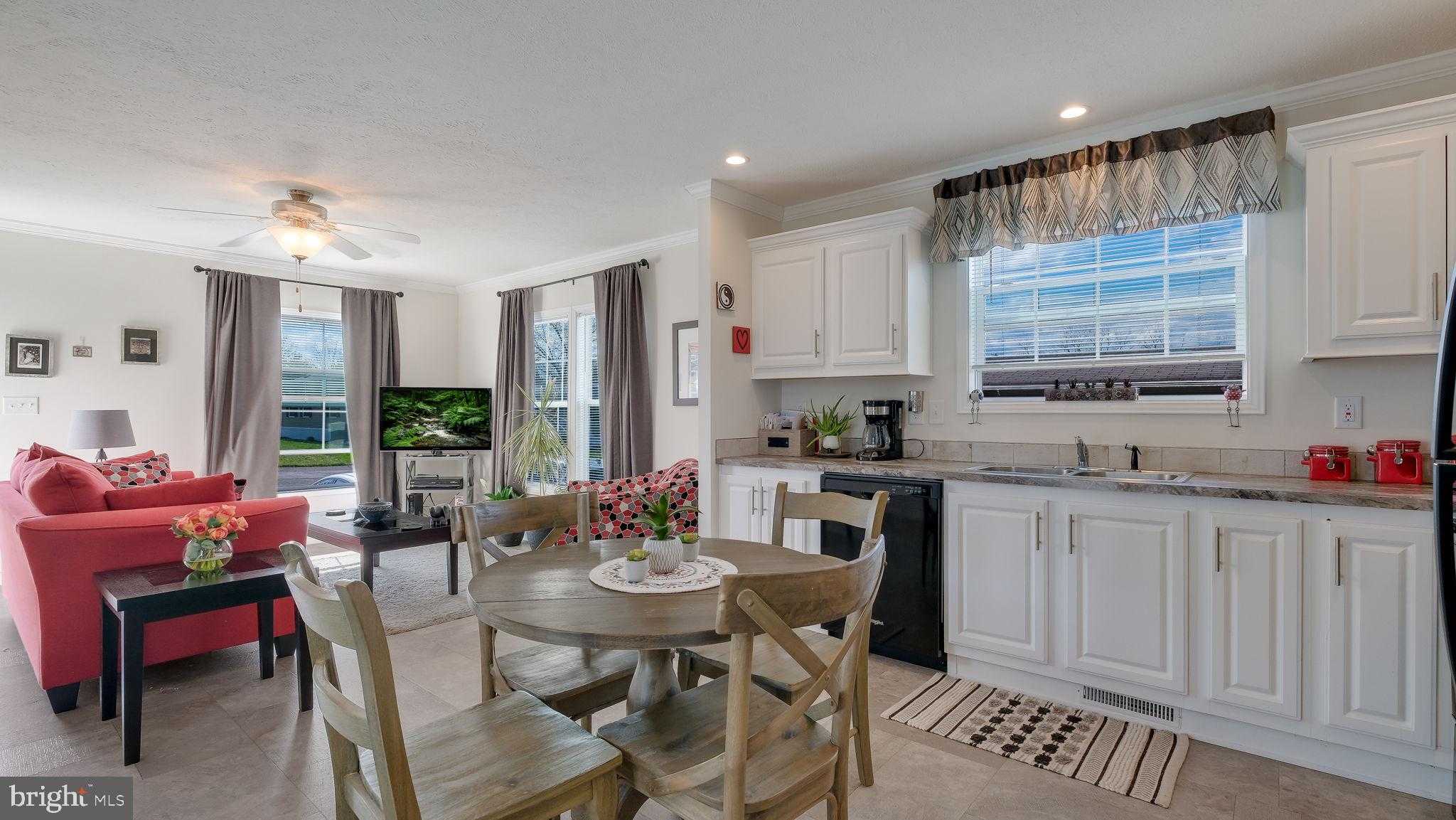 154 Hillside CT photo 9