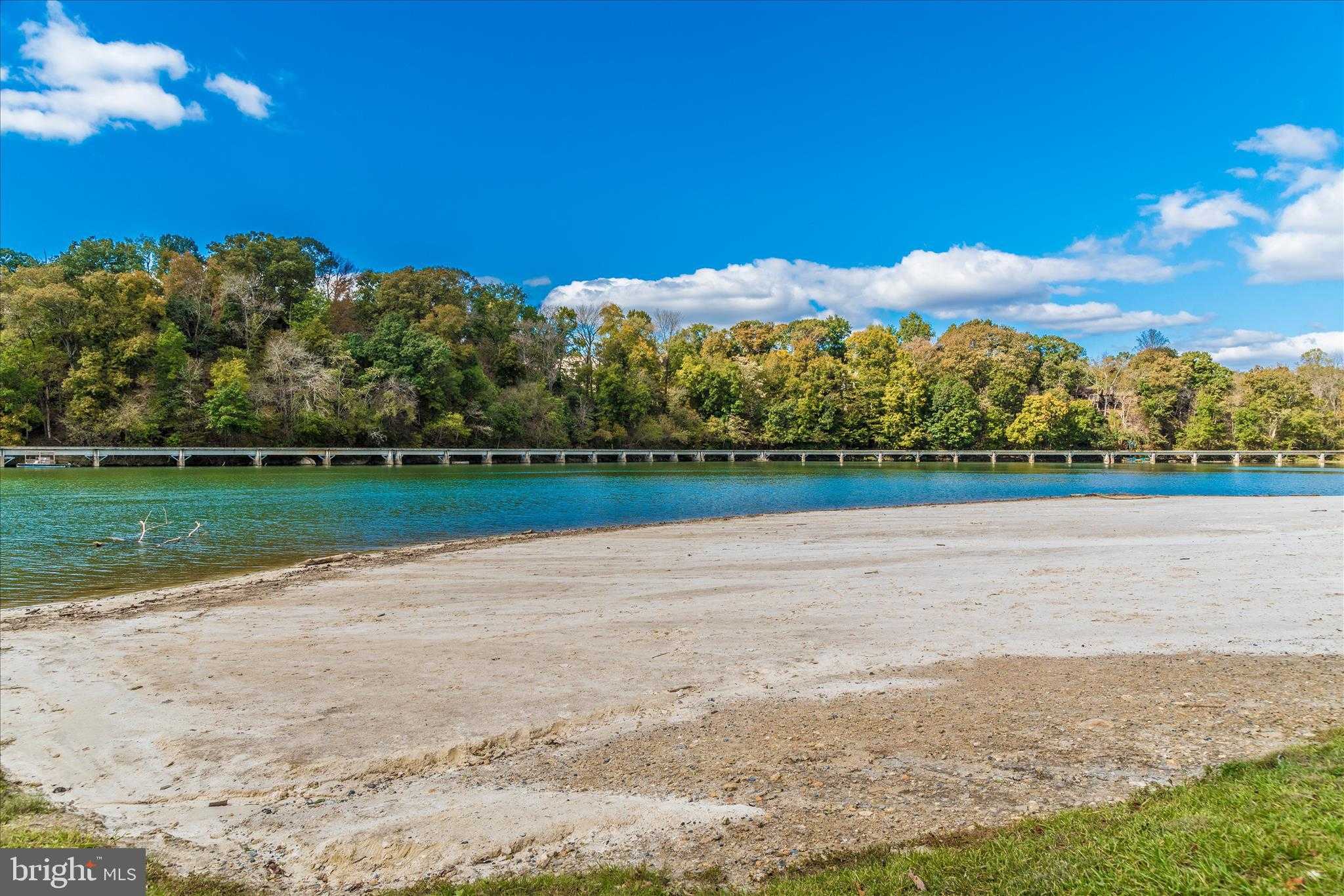 6630 Commodore CT photo 55