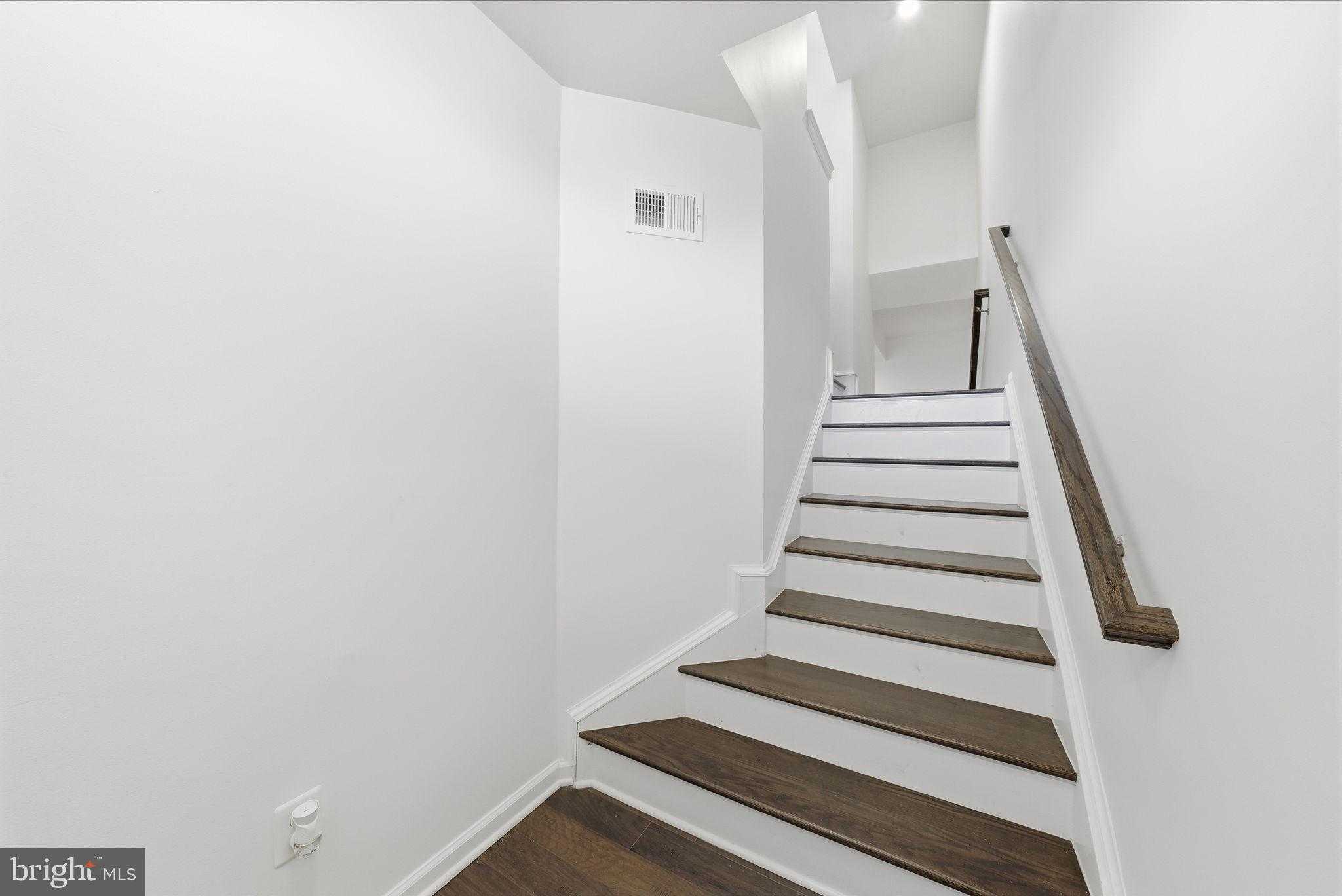 8966 Bridle Ridge Ln photo 3