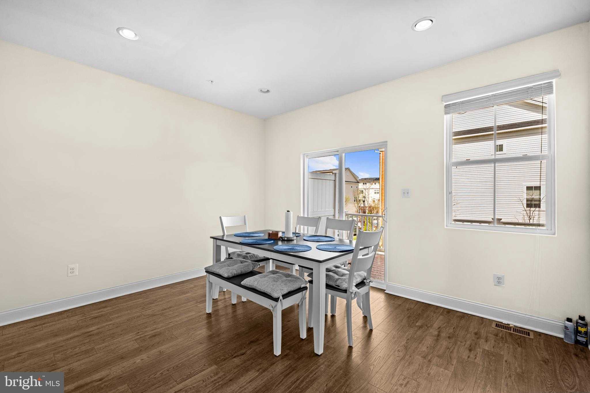 7094 Banbury Dr photo 8