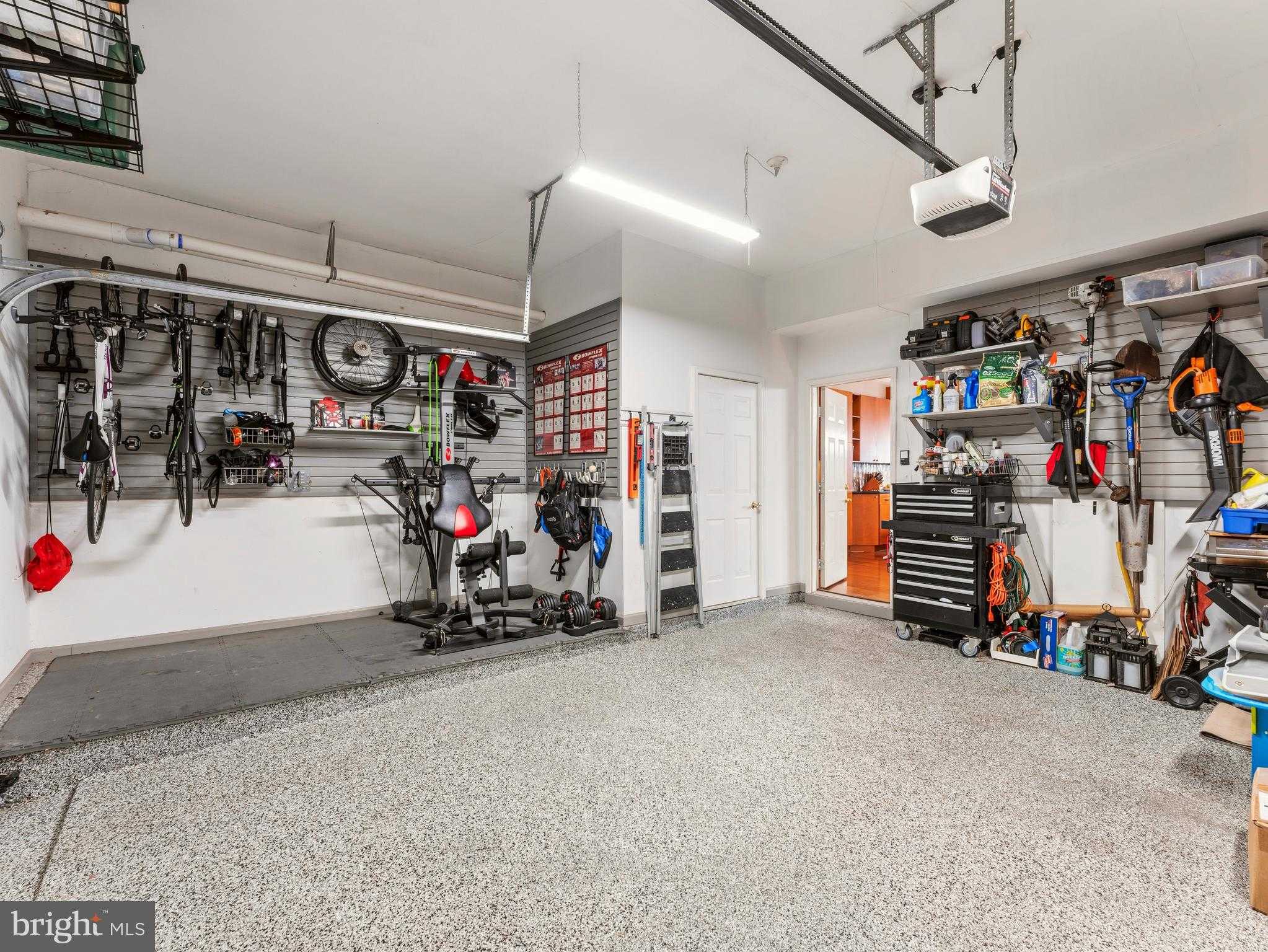 811 Monument Ave photo 30