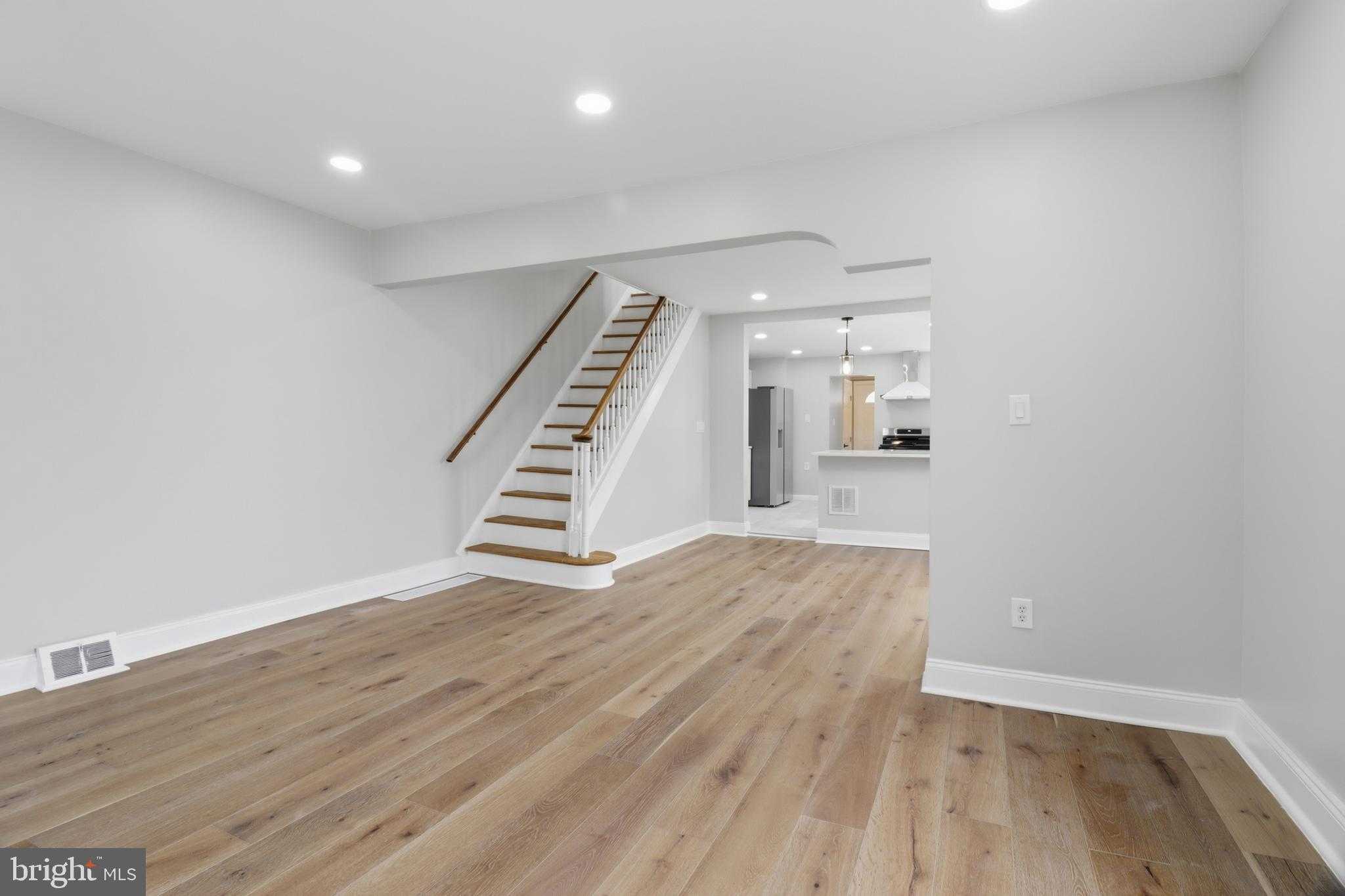 825 Aubrey Ave photo 10