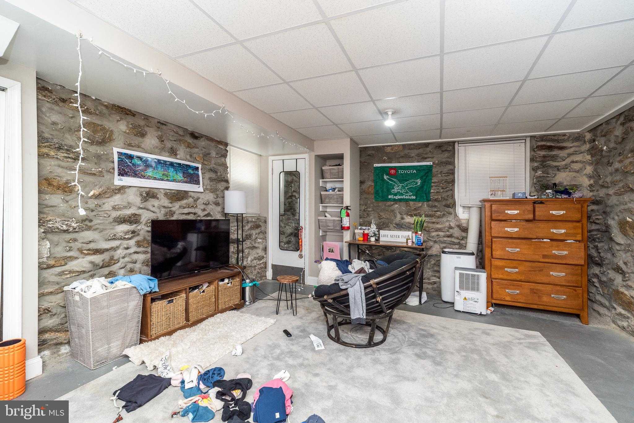 5733 Drexel Rd photo 40