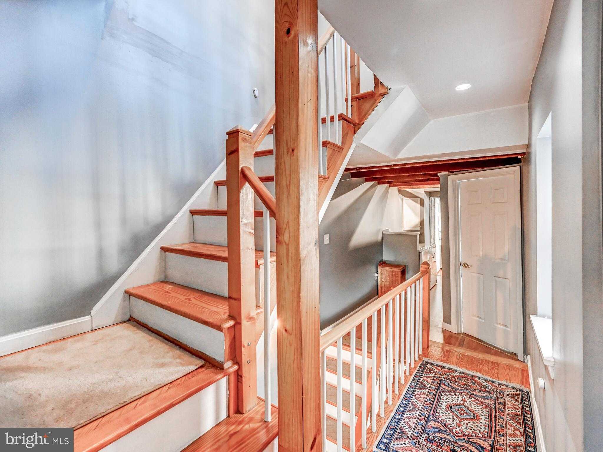 2013 Bank St photo 26