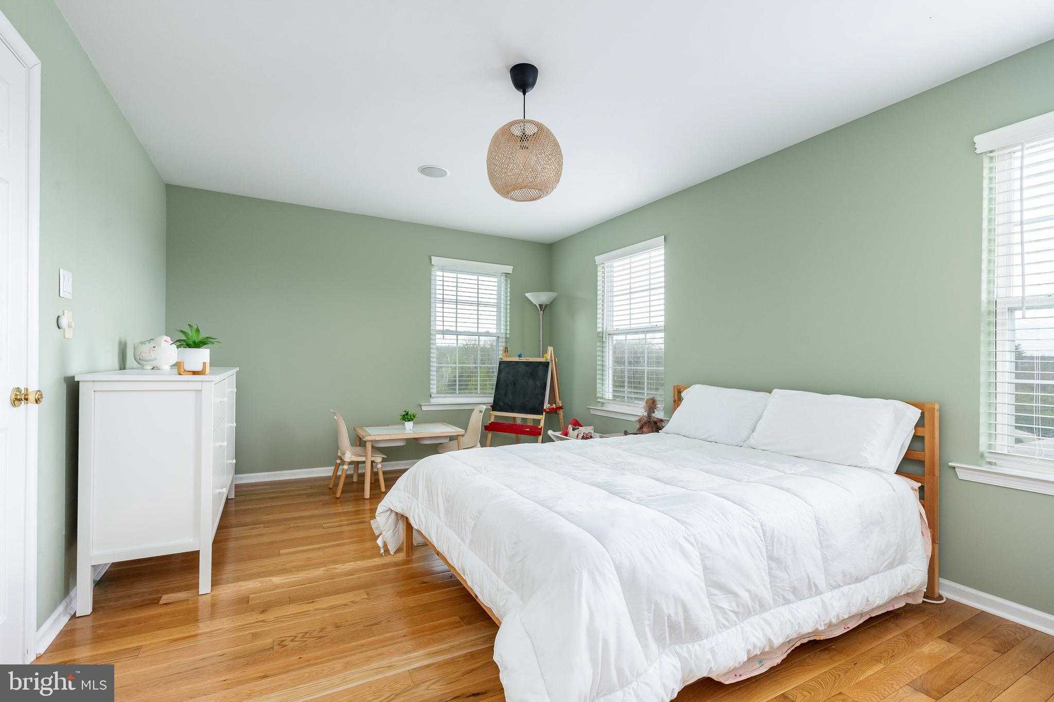 425 W 5th Ave photo 18