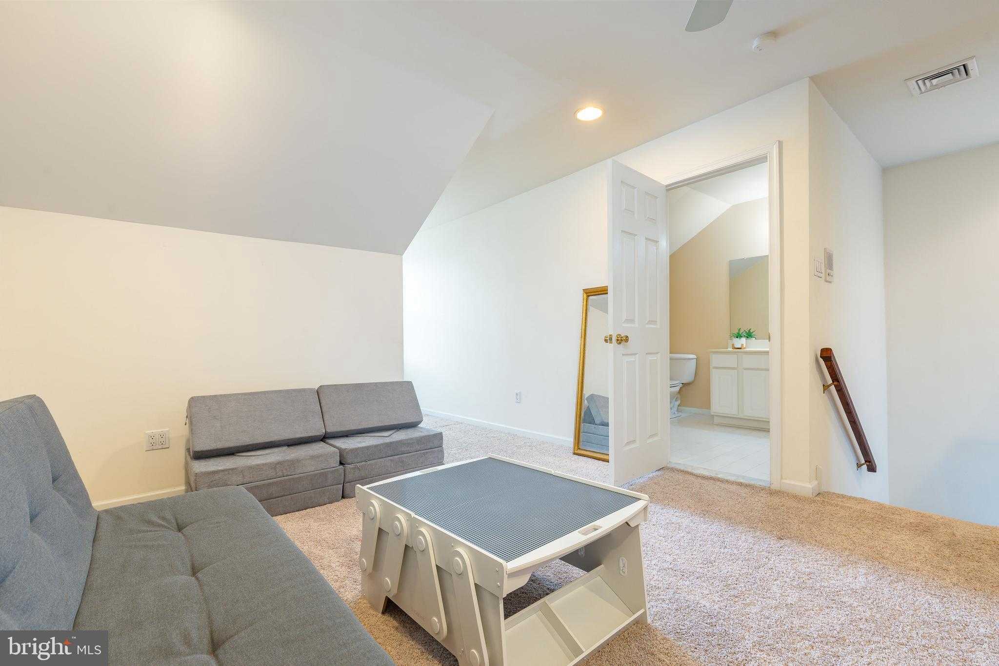 425 W 5th Ave photo 23