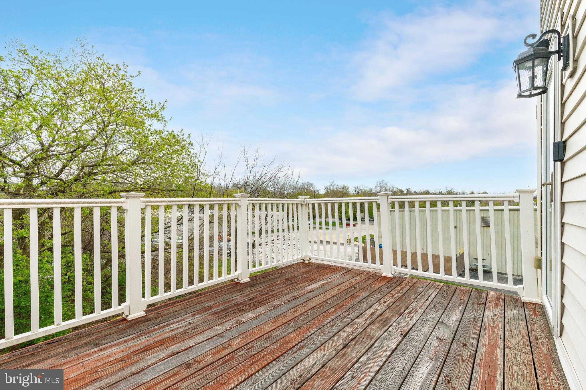 425 W 5th Ave photo 27