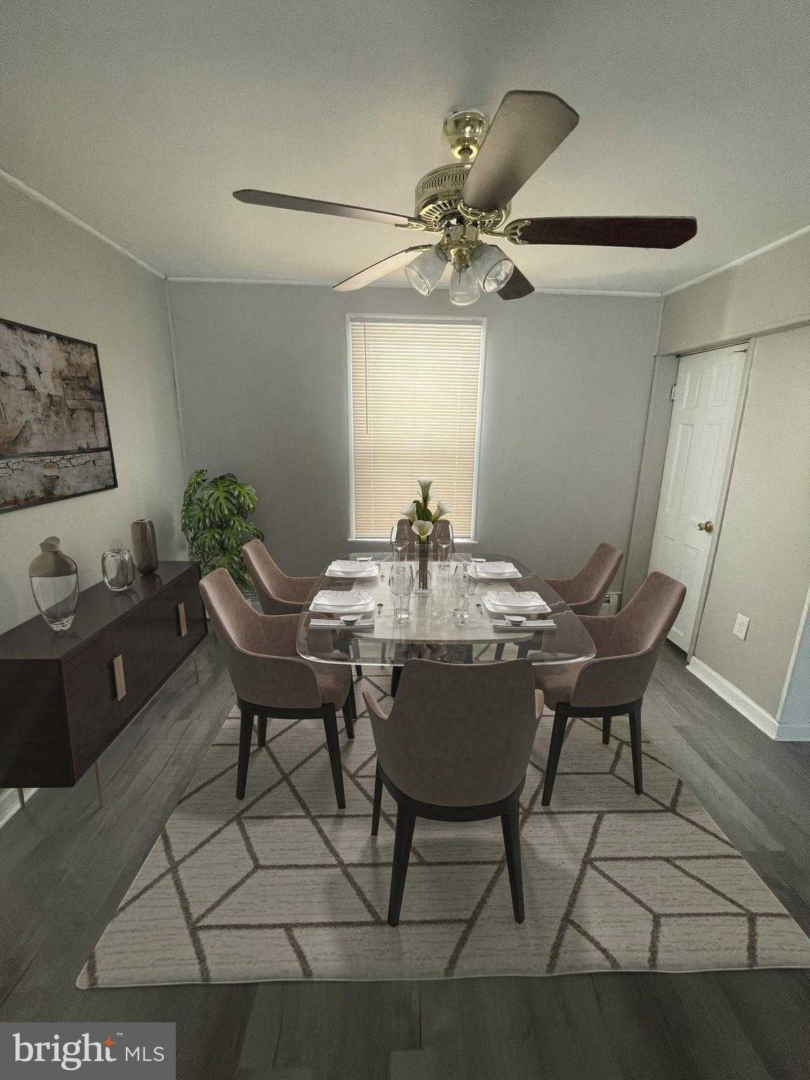 208 Center St photo 4