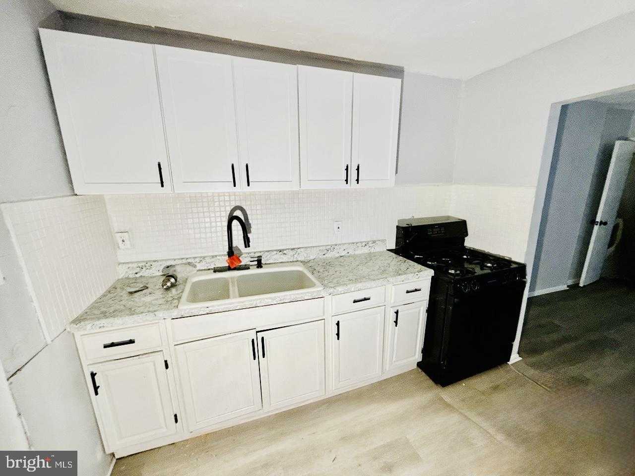 3025 W Lanvale St photo 2