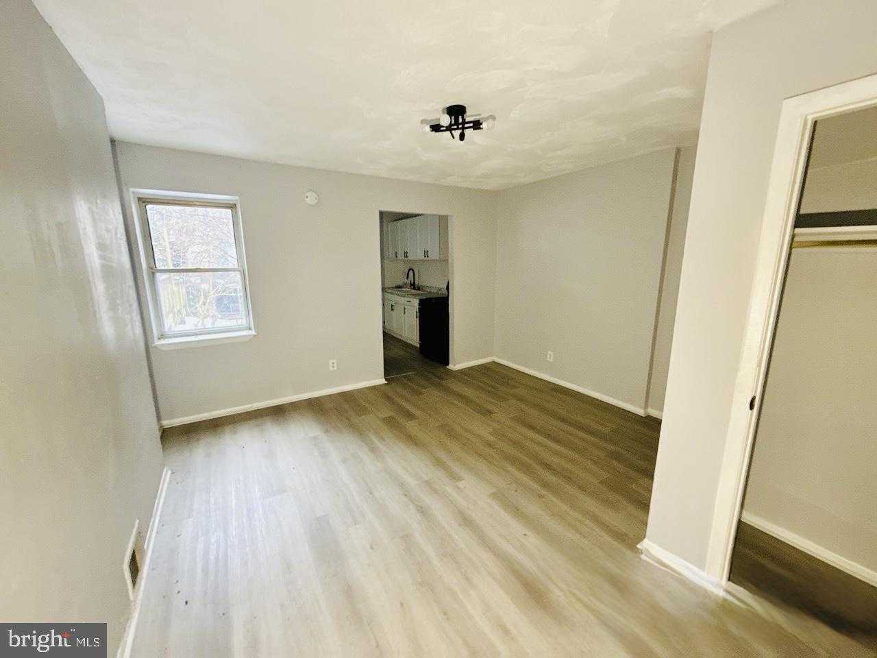 3025 W Lanvale St photo 4