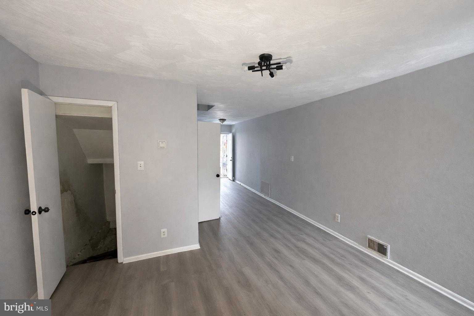 3025 W Lanvale St photo 5