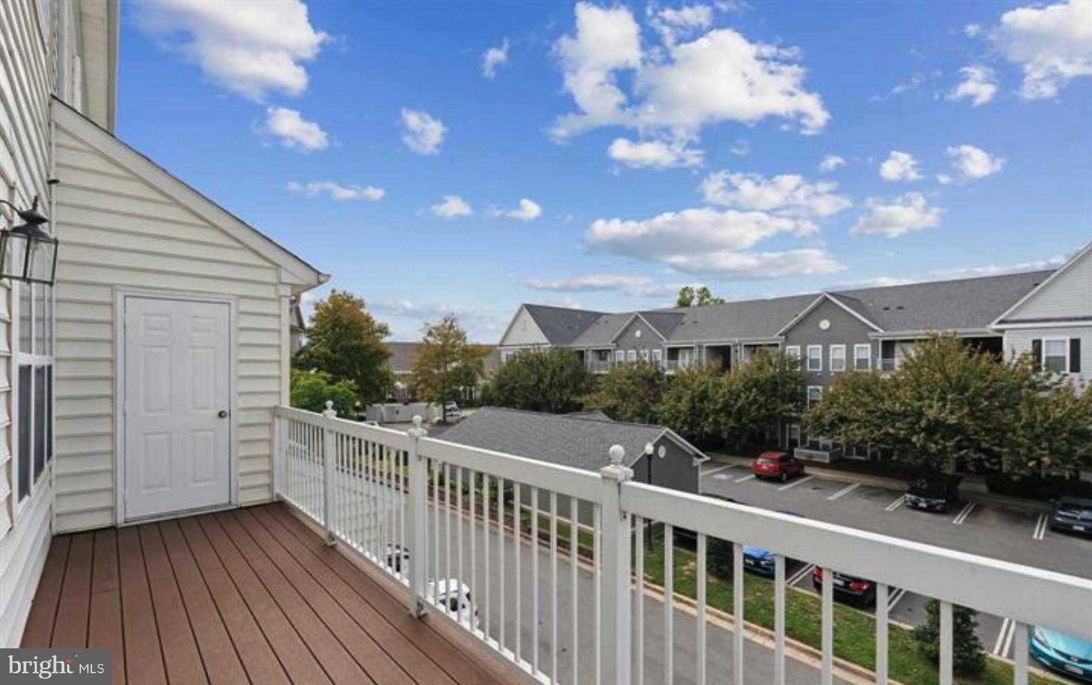 327 Cross Green St photo 13