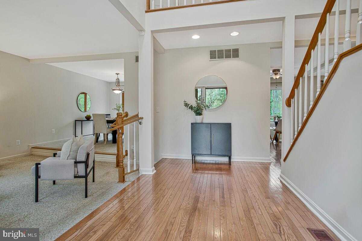 1333 Tall Timbers Dr photo 2