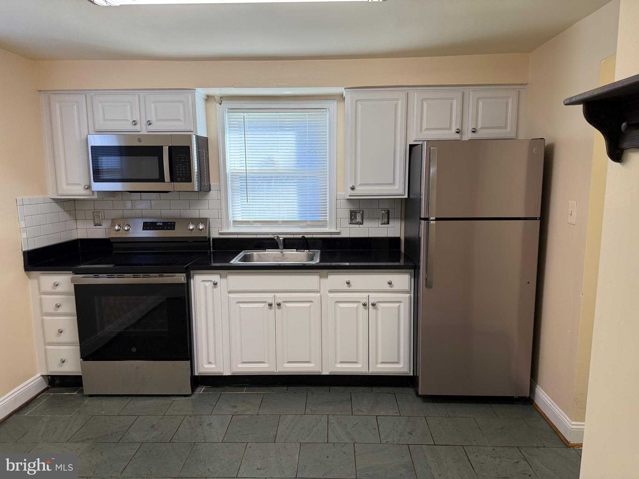 4009 Graceland Ln photo 23