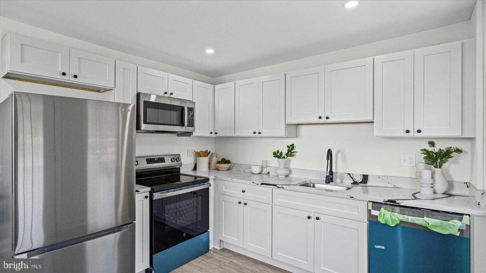 4 Blister St photo 15