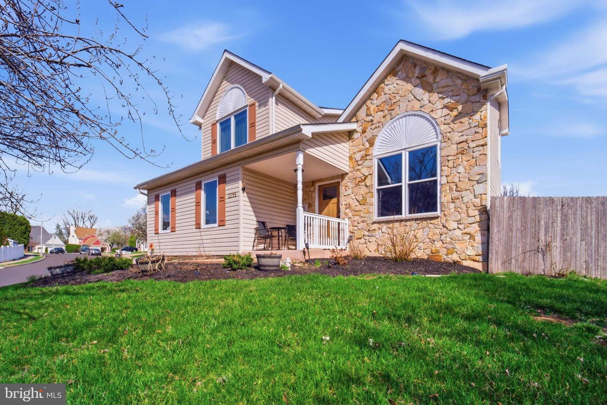 2233 Apple Way photo 2