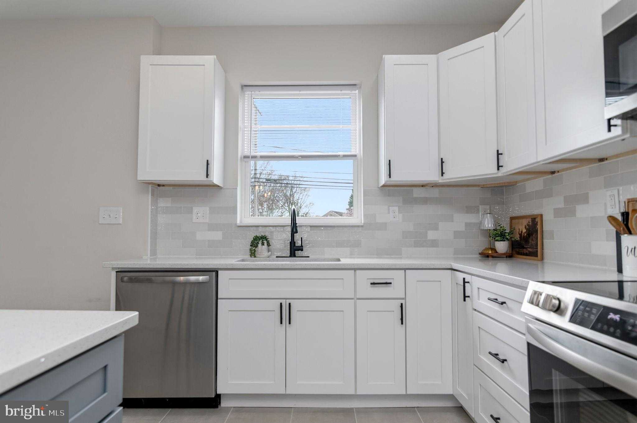 211 N Hammonds Ferry Rd photo 9