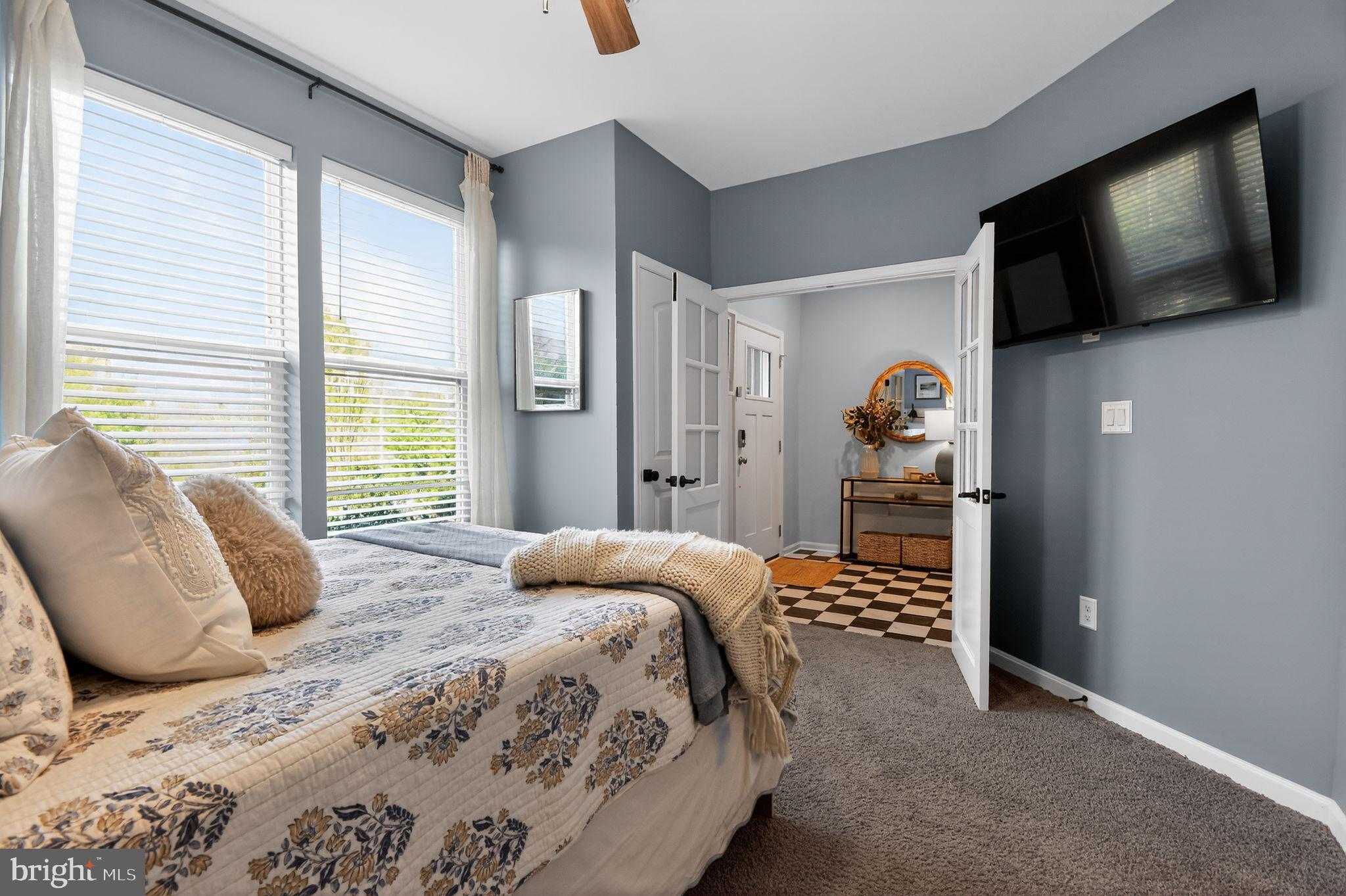 322 Bright Light CT photo 4