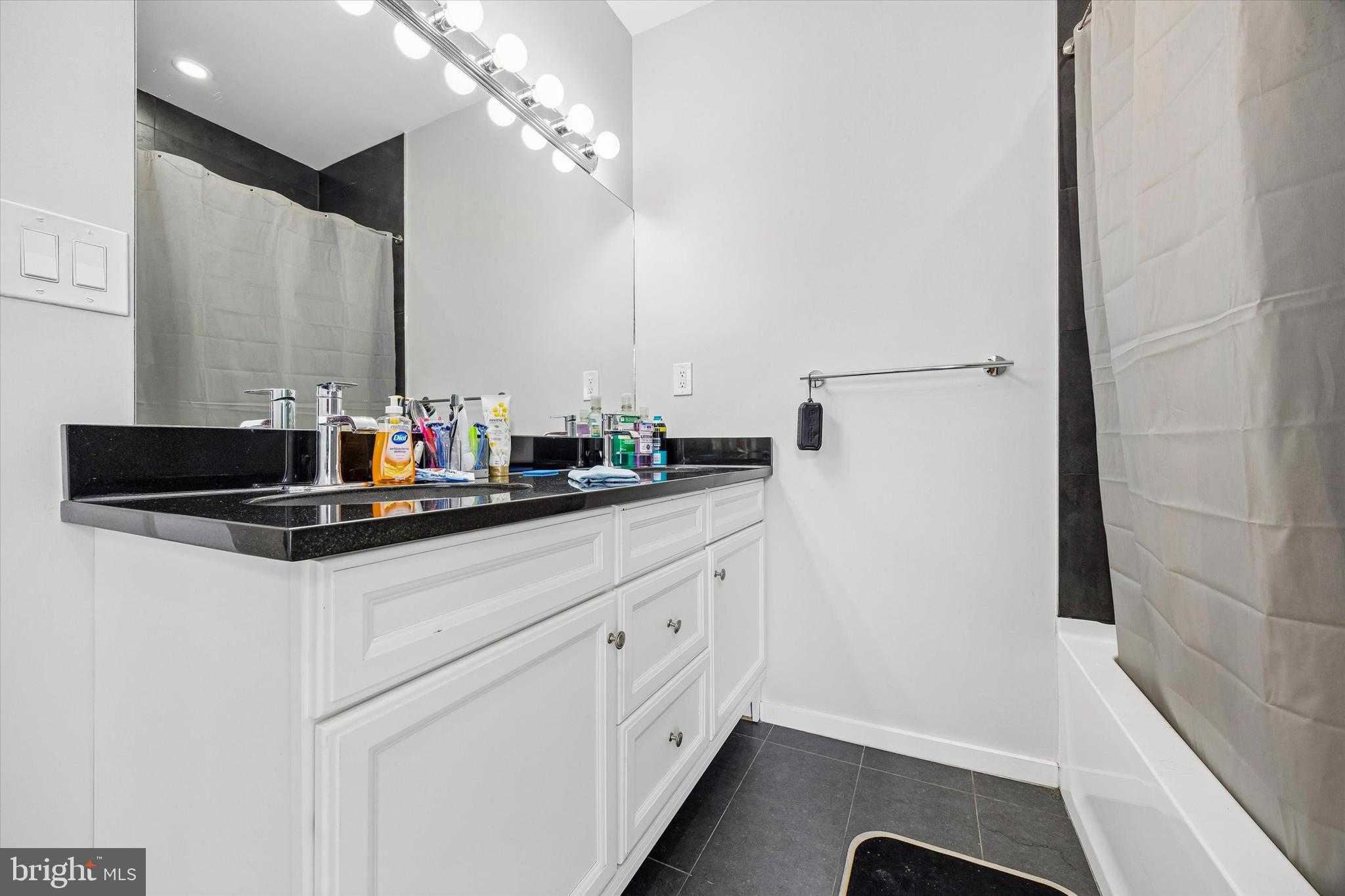 2709 W Glenwood Ave photo 23