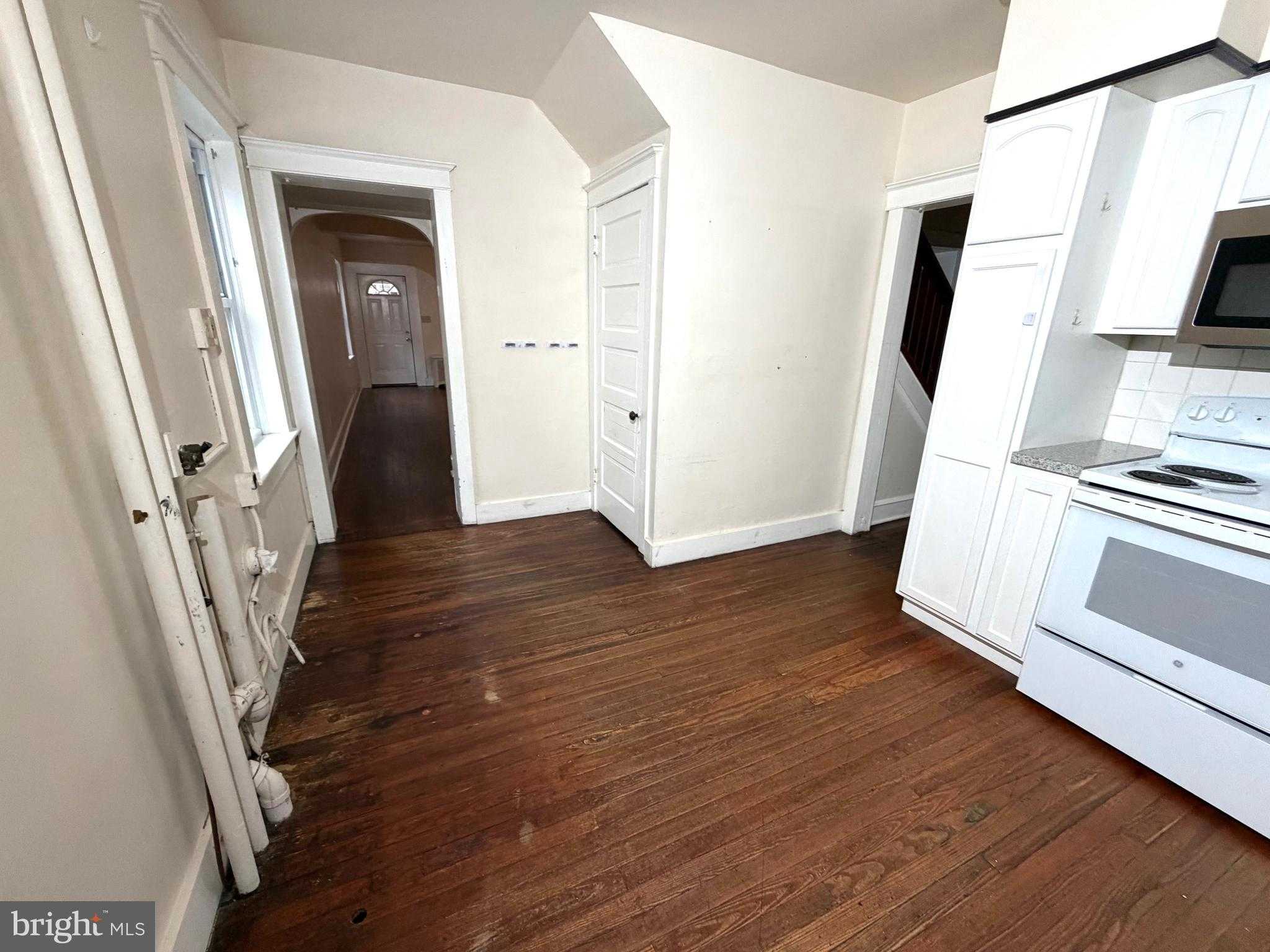 416 Carlton Ave photo 19