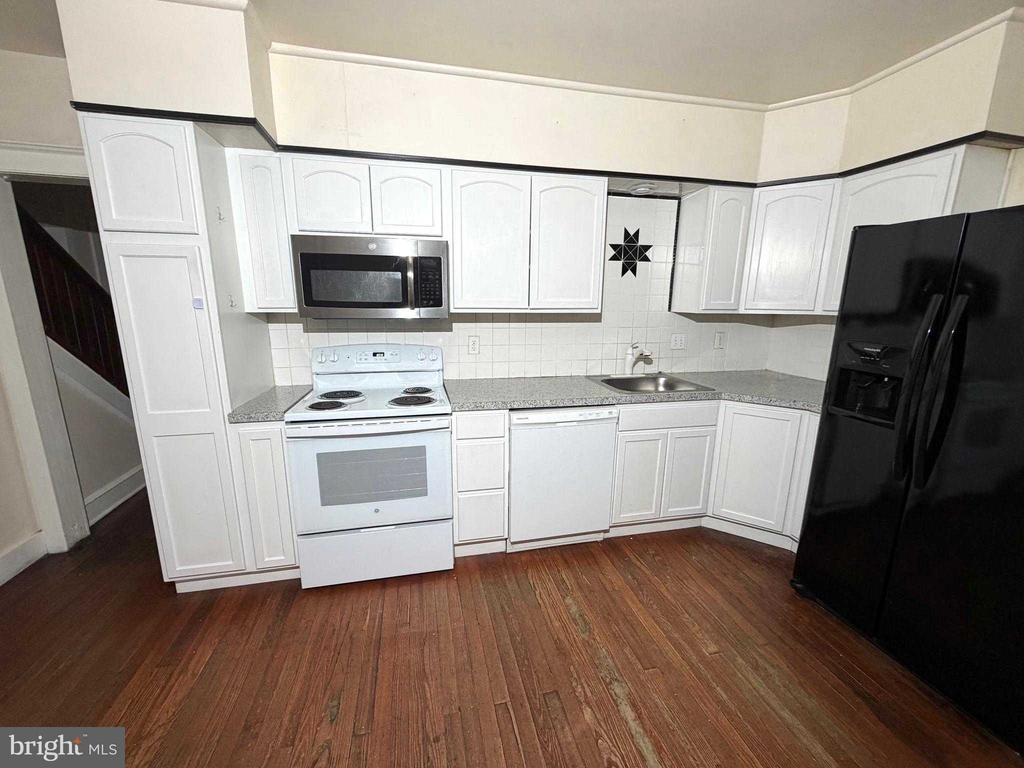 416 Carlton Ave photo 2