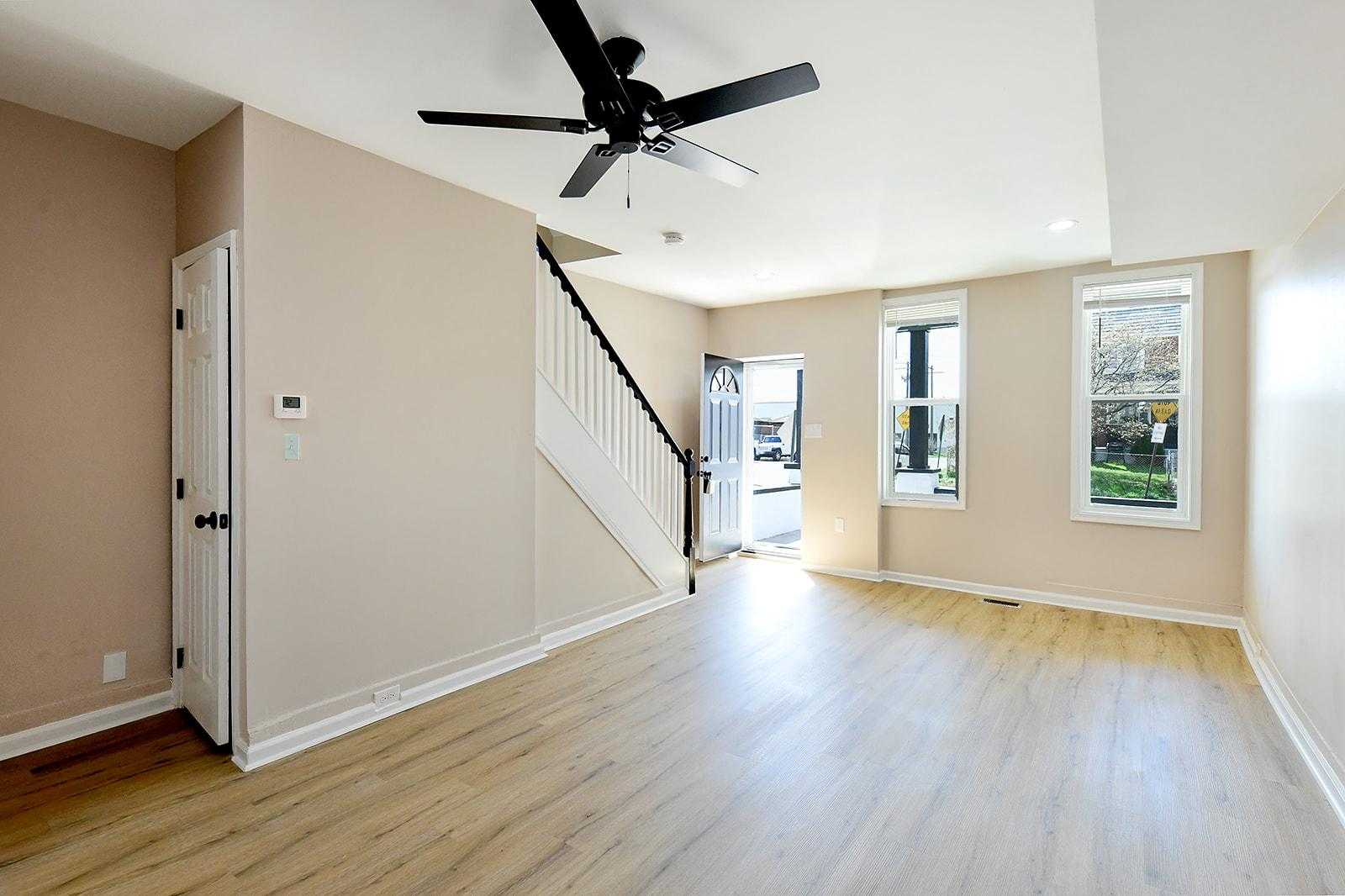 1001 Iris Ave photo 2