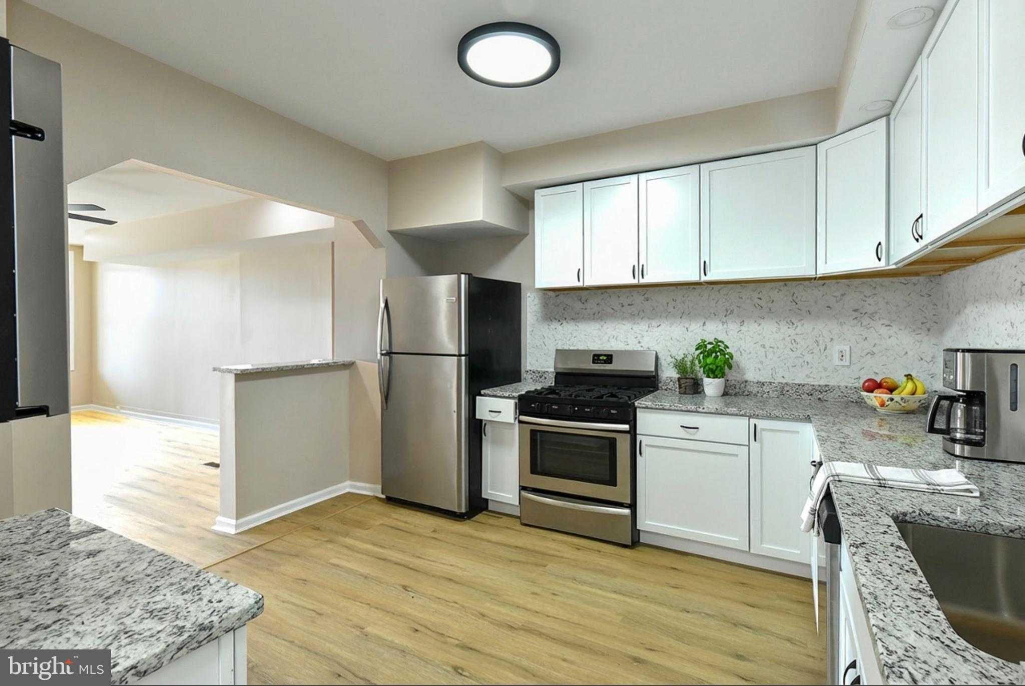 1001 Iris Ave photo 8