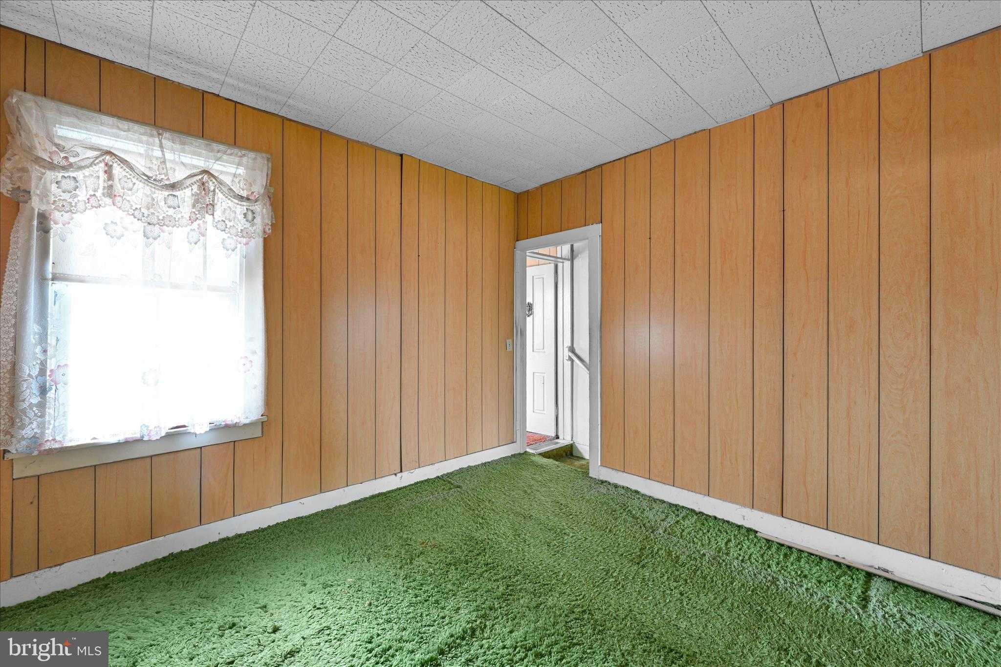 216 E Donegal St photo 17