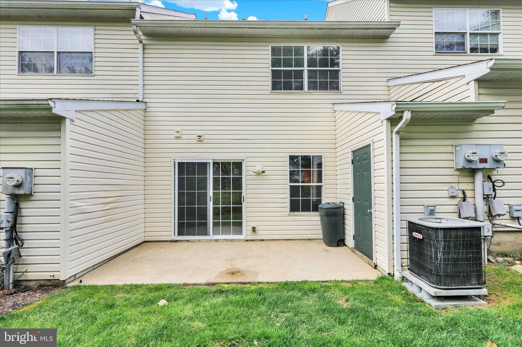 12 Ashfield CT photo 13