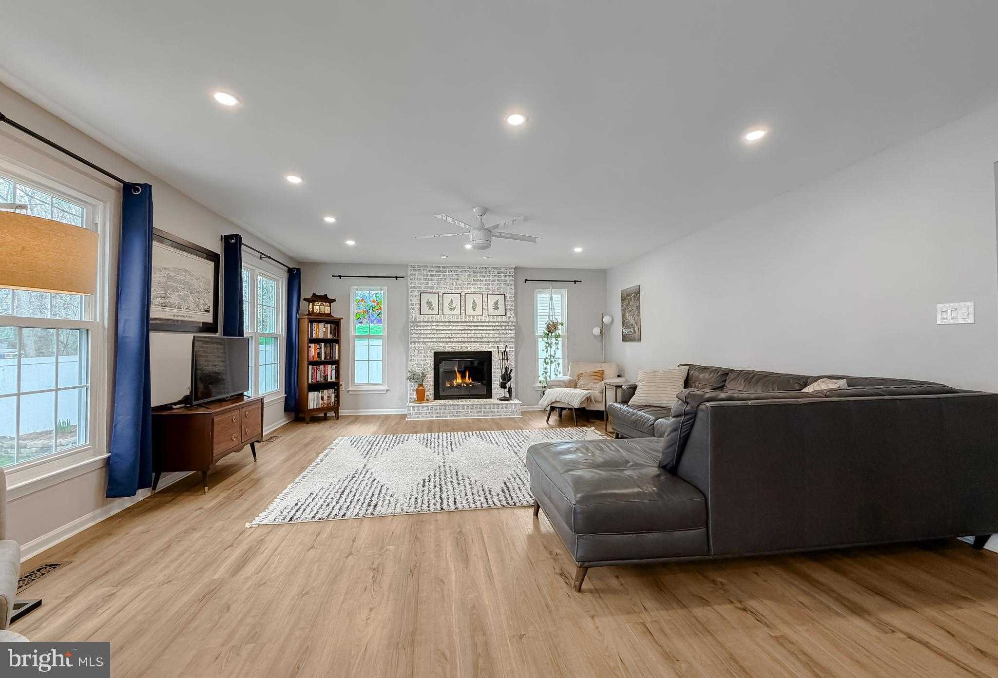 2637 Richfield Ln photo 9