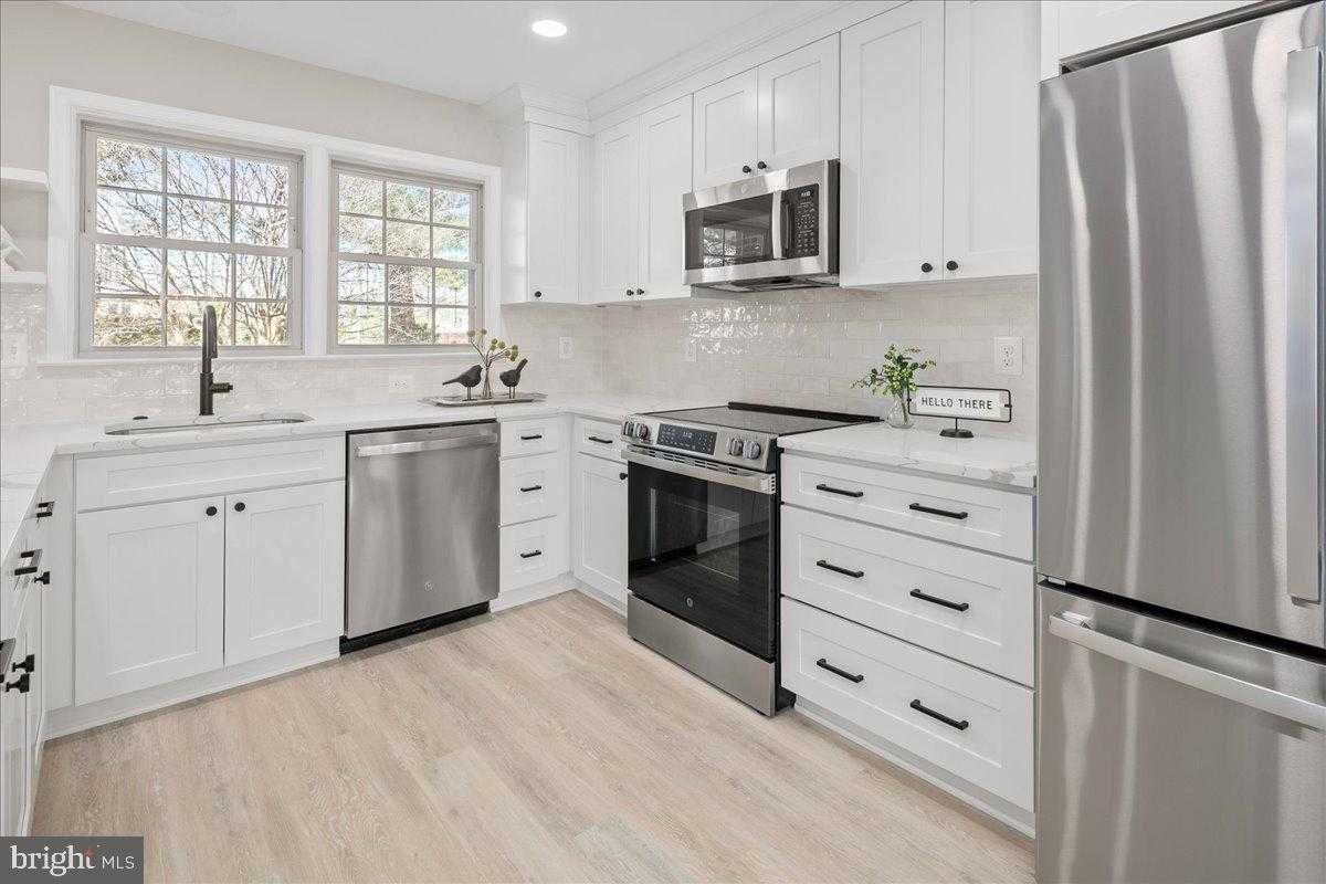 2872 Sutton Oaks Ln photo 9