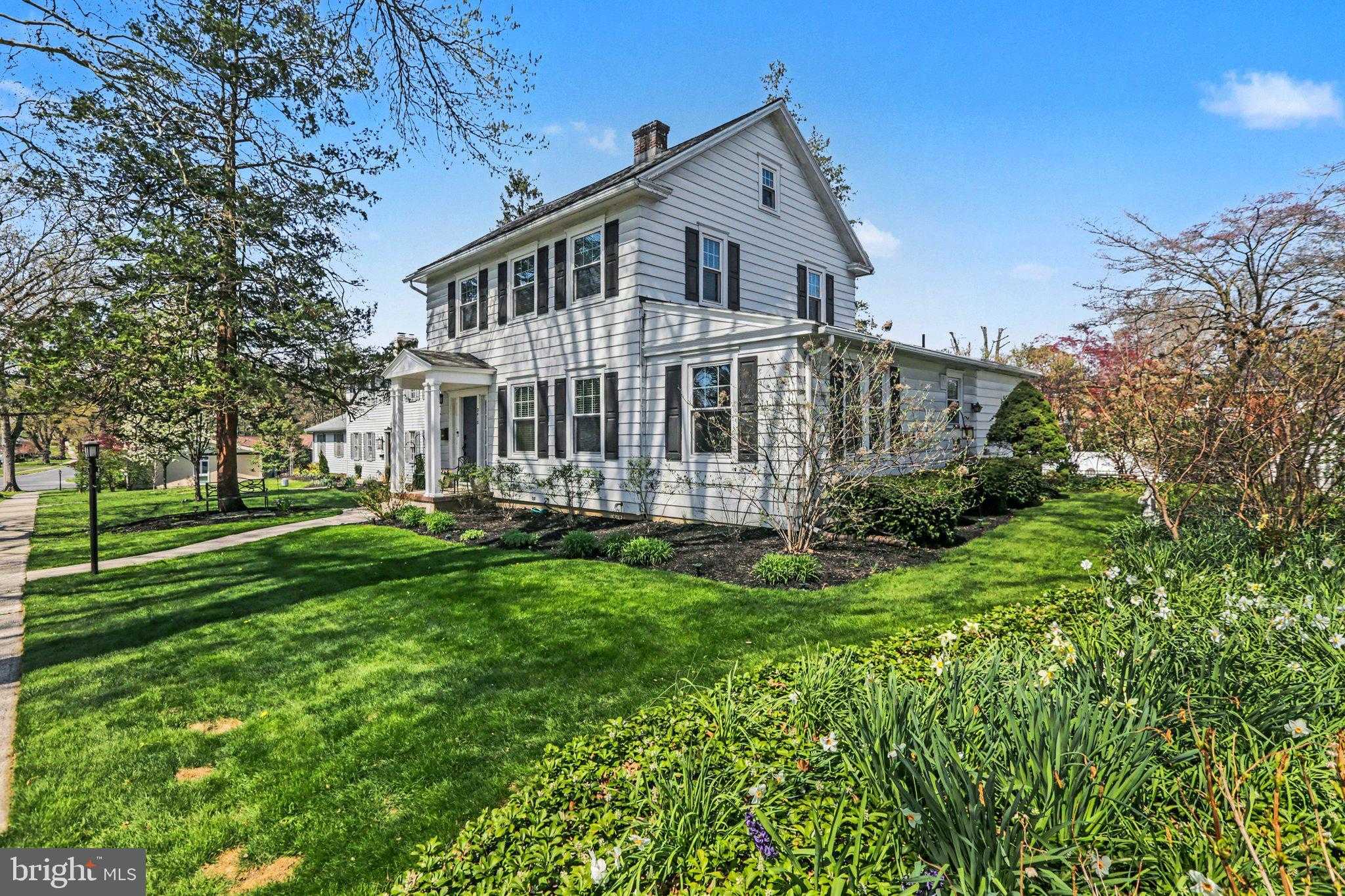 2418 Harvard Ave photo 2